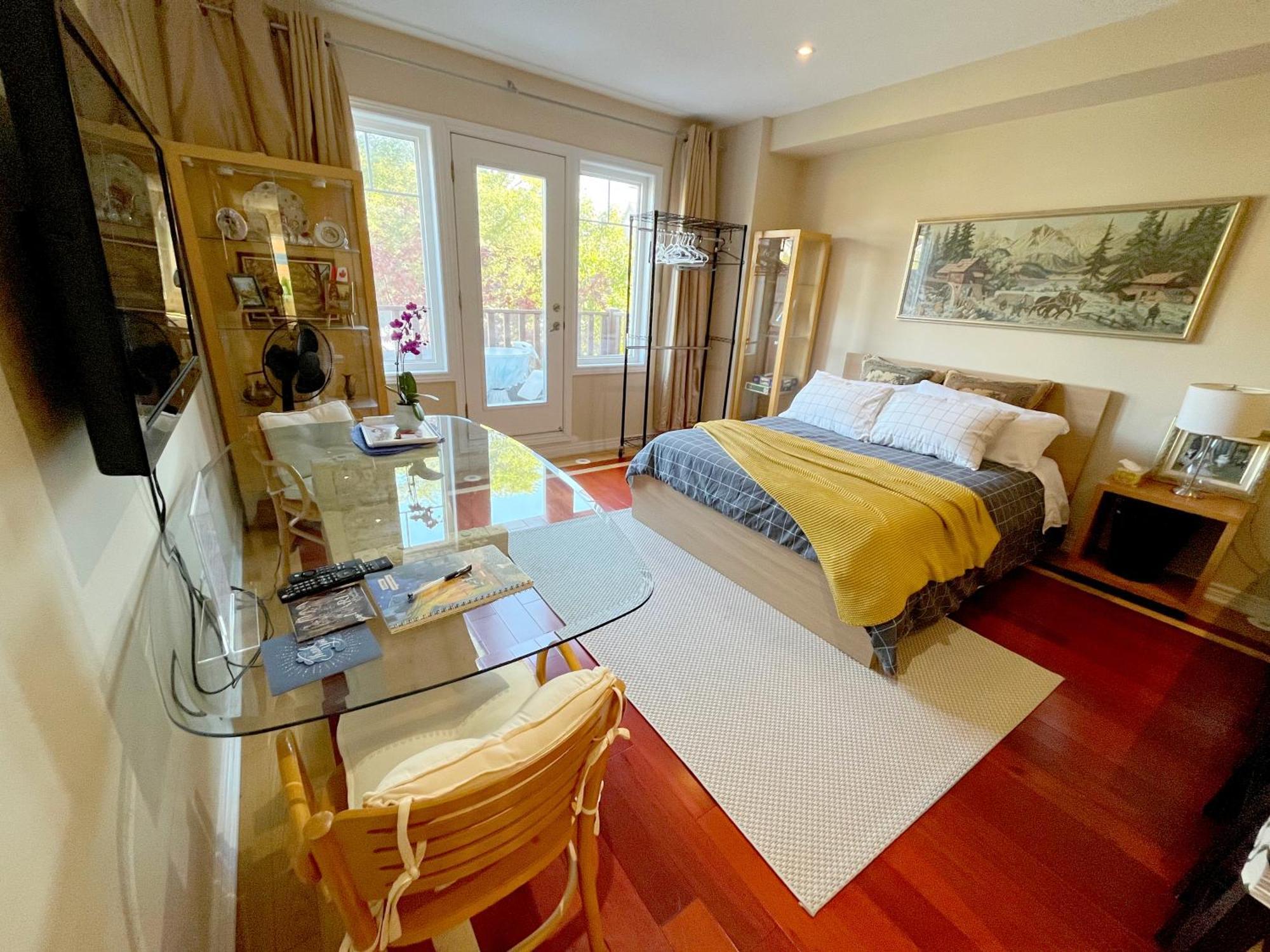 Stunning In Townhouse Across The *