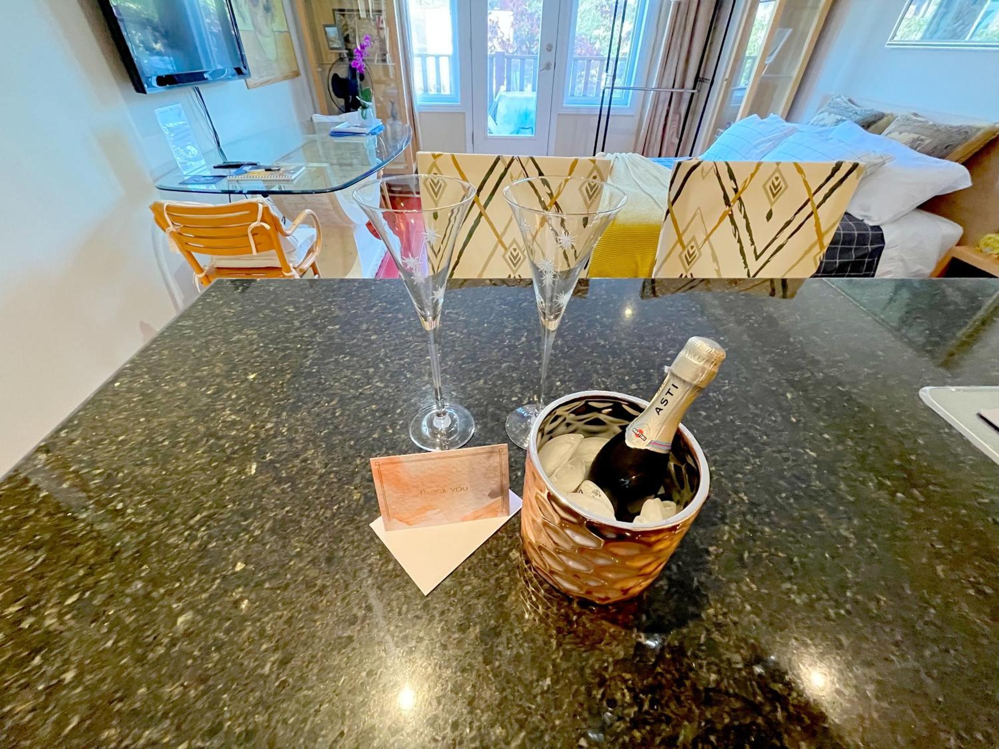 Homestay Stunning In Townhouse Across The Toronto