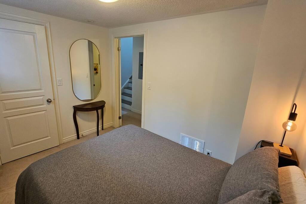 Entire 2 Bedroom Townhouse In Toronto! Apartment *