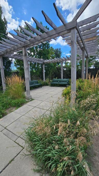 Entire 2 Bedroom Townhouse In Toronto!