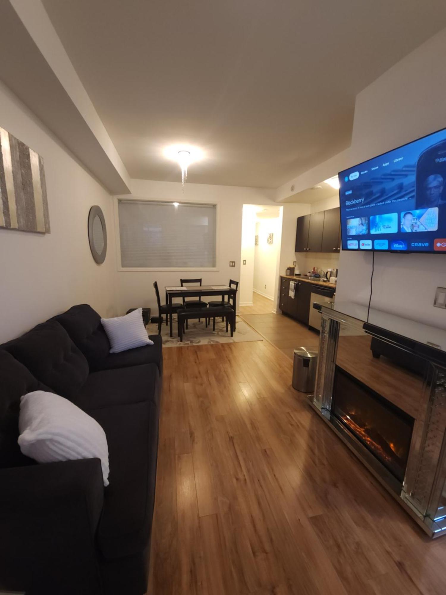 Beautiful Townhouse Near Yorkdale Mall, Wilson Subway Toronto