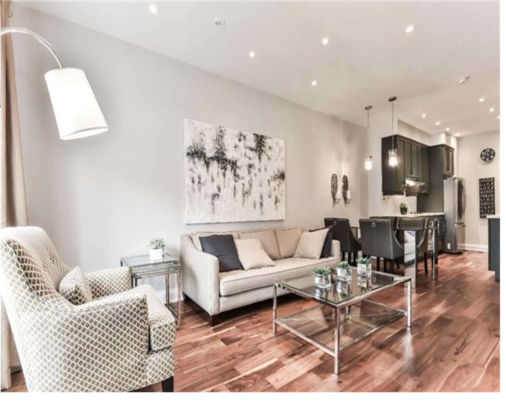 Holiday home Immaculate Executive Townhouse 3br&3ba At Lawrence Park *
