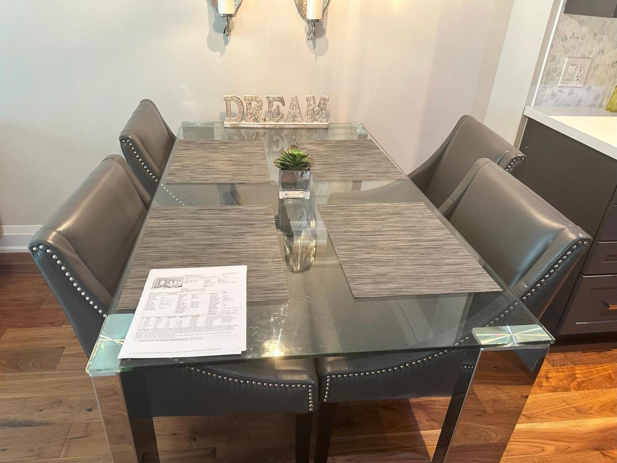 Holiday home Immaculate Executive Townhouse 3br&3ba At Lawrence Park