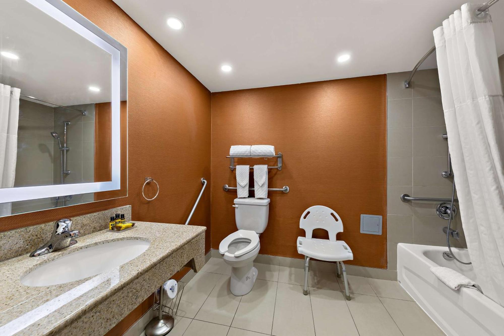 Western North York & 4*