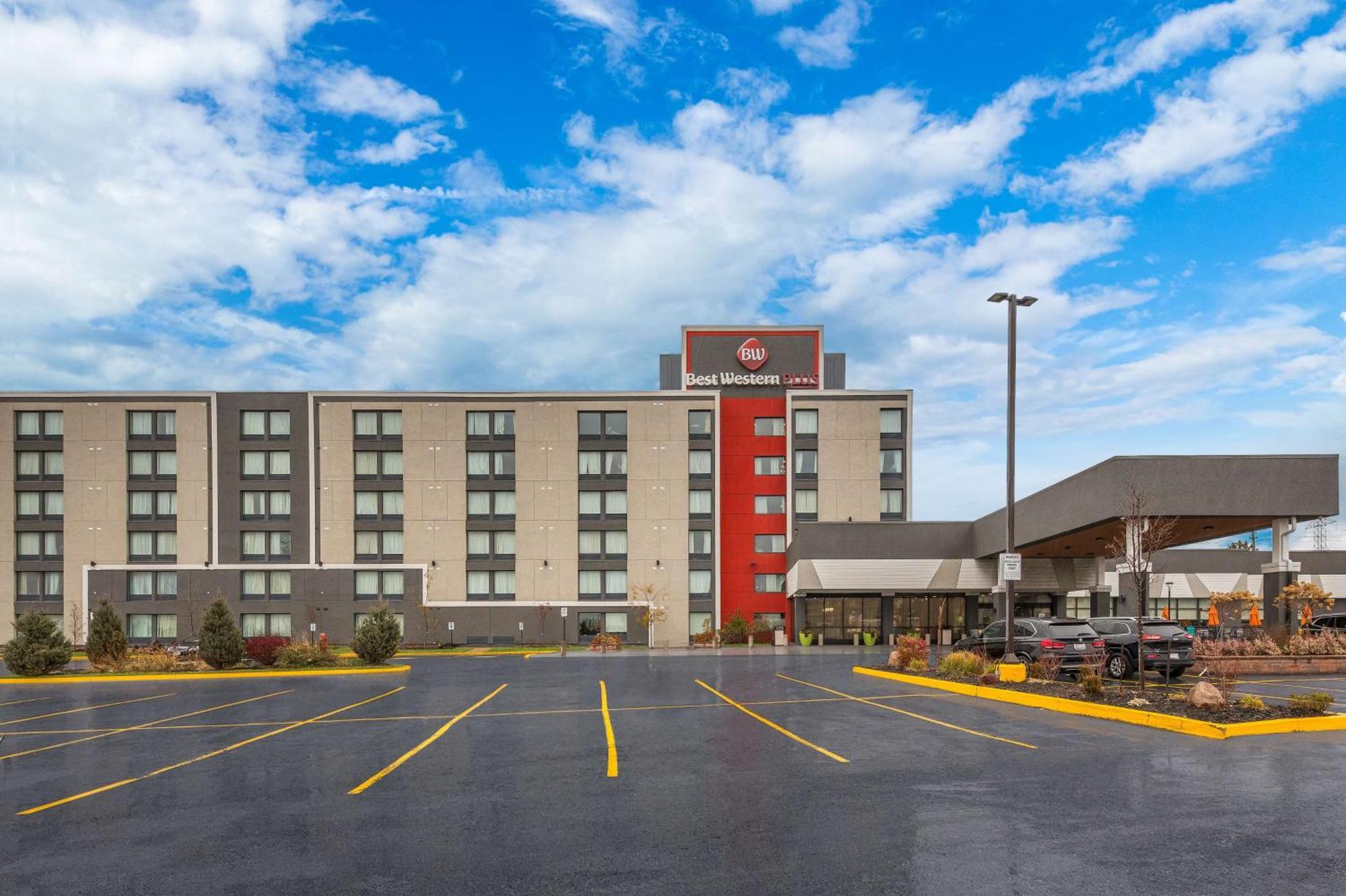 Hotel Western North York & 4*