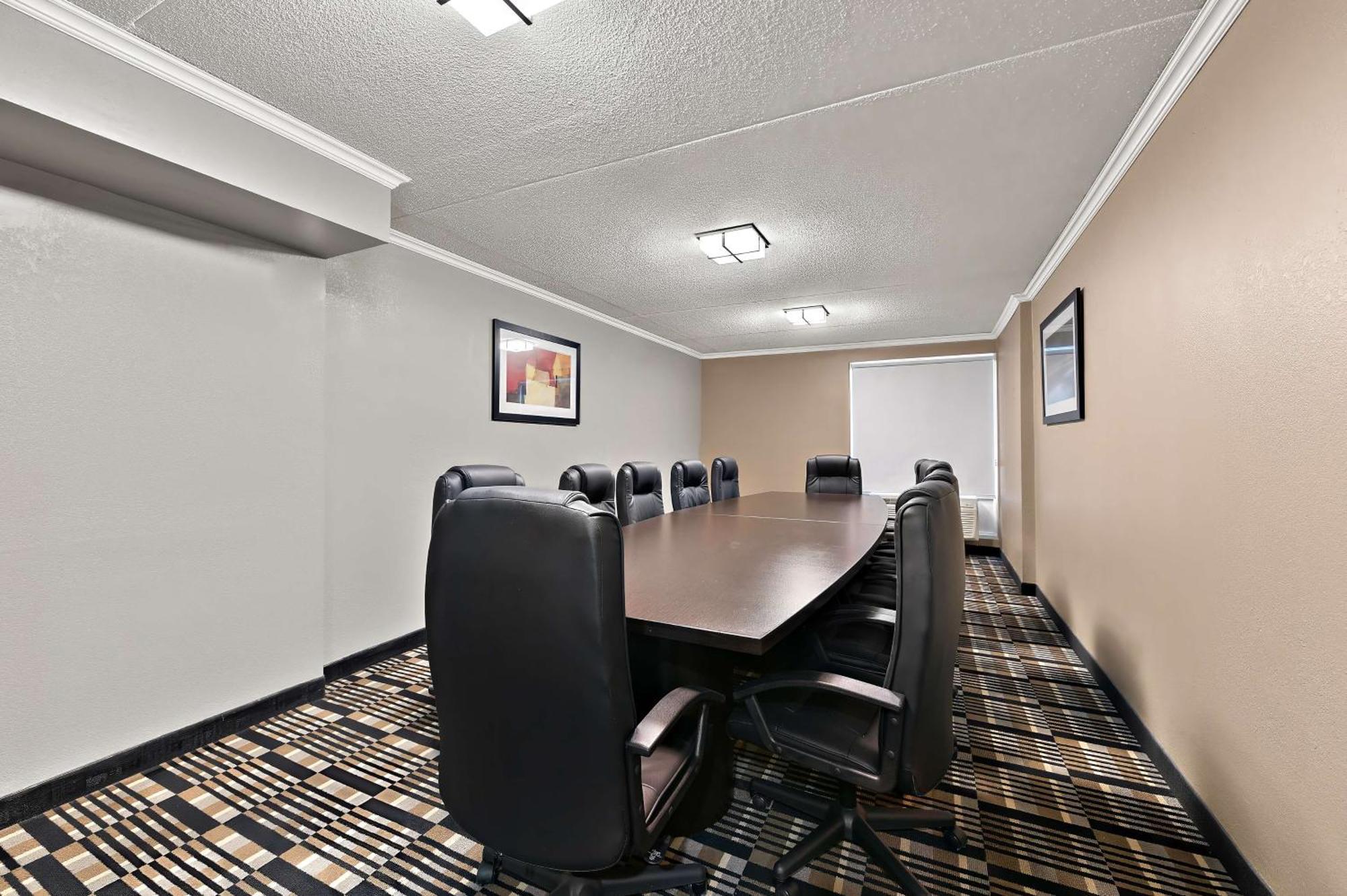 Hotel Western North York & 4*