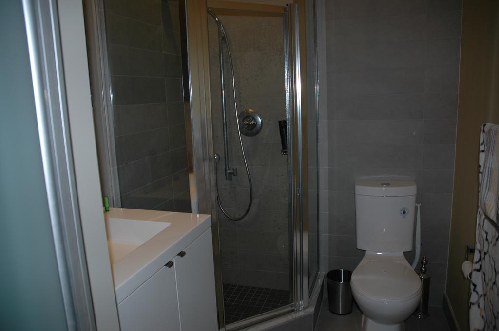 Apartment Living Suites Toronto - Front & John *