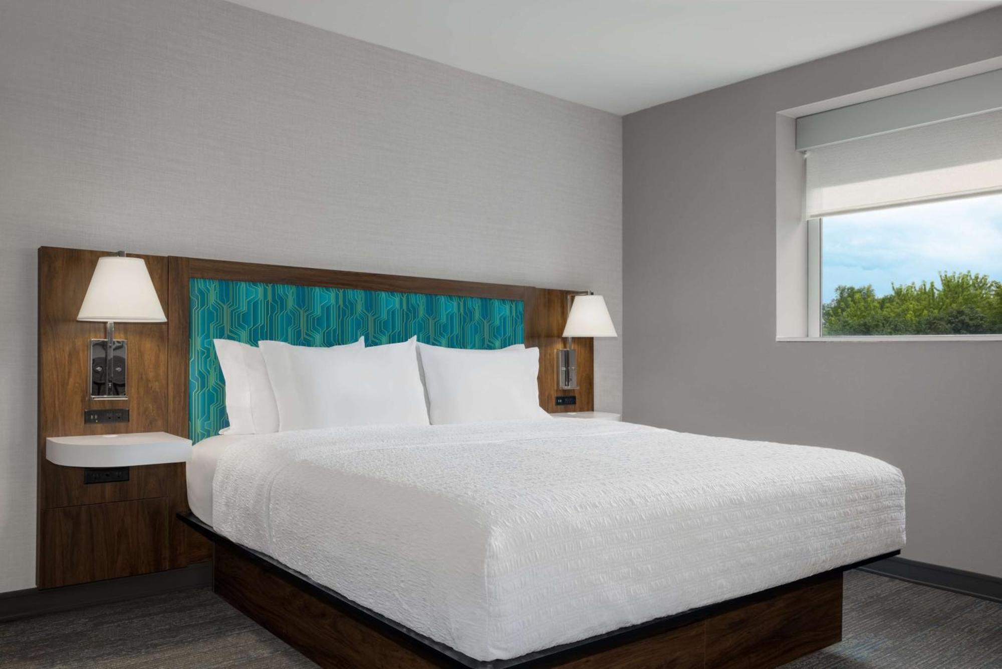 Hampton & By Hilton Downtown Hotel 3*