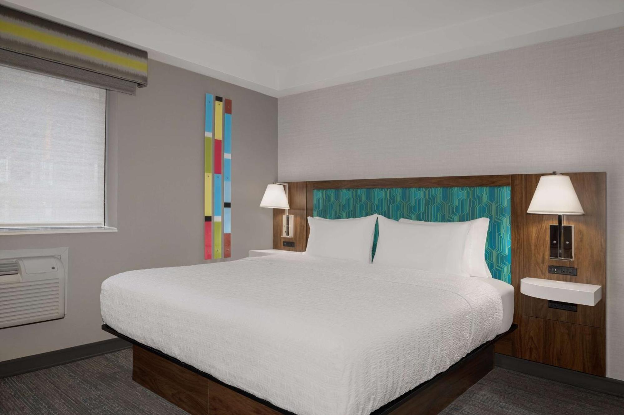 Hampton & By Hilton Downtown Hotel