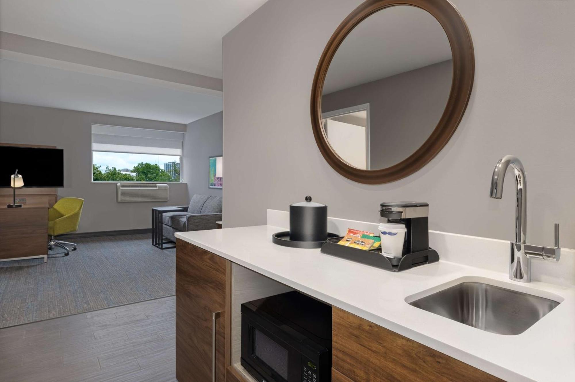 Hotel Hampton & By Hilton Downtown Toronto