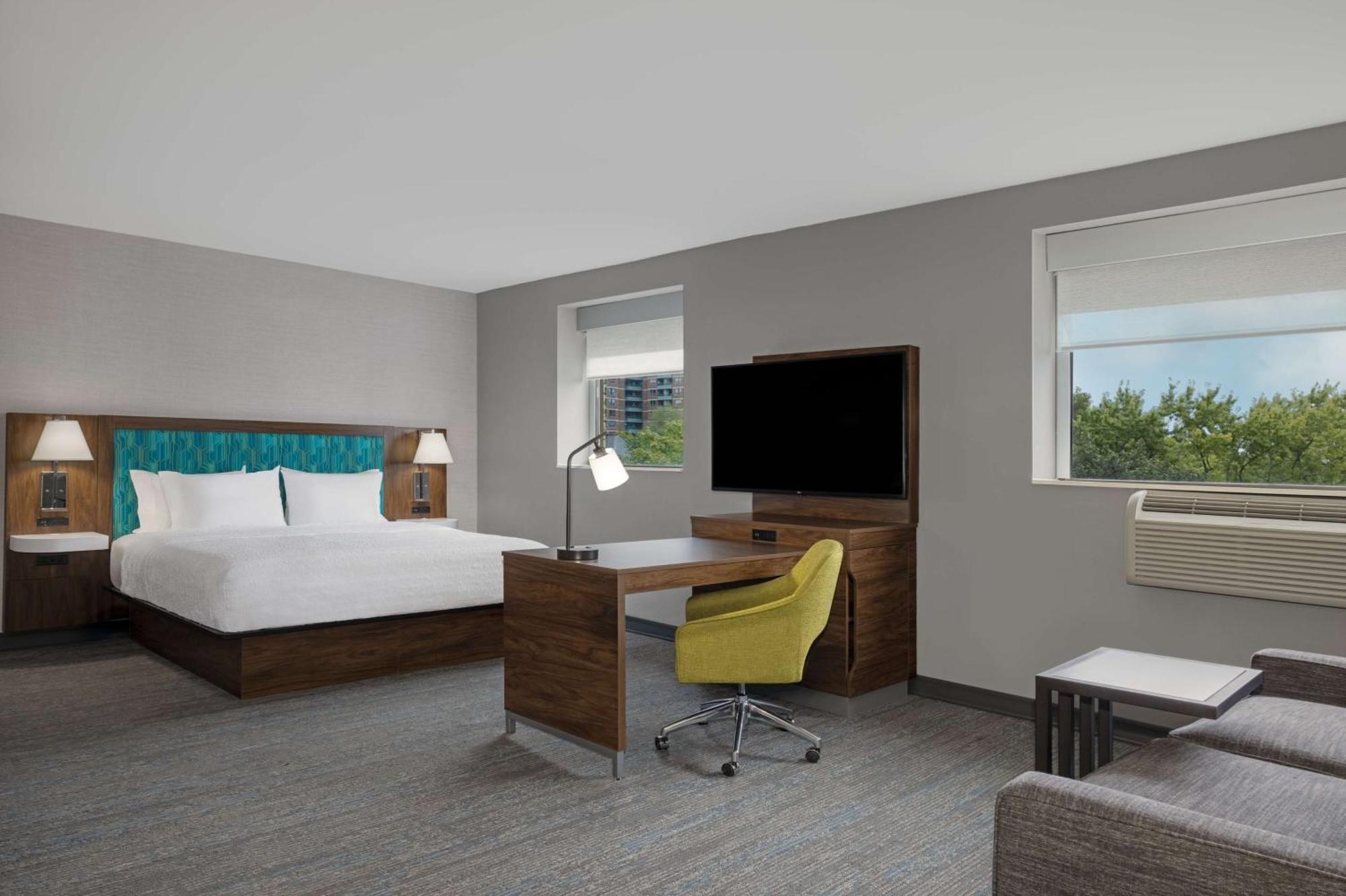 Hotel Hampton & By Hilton Downtown Toronto