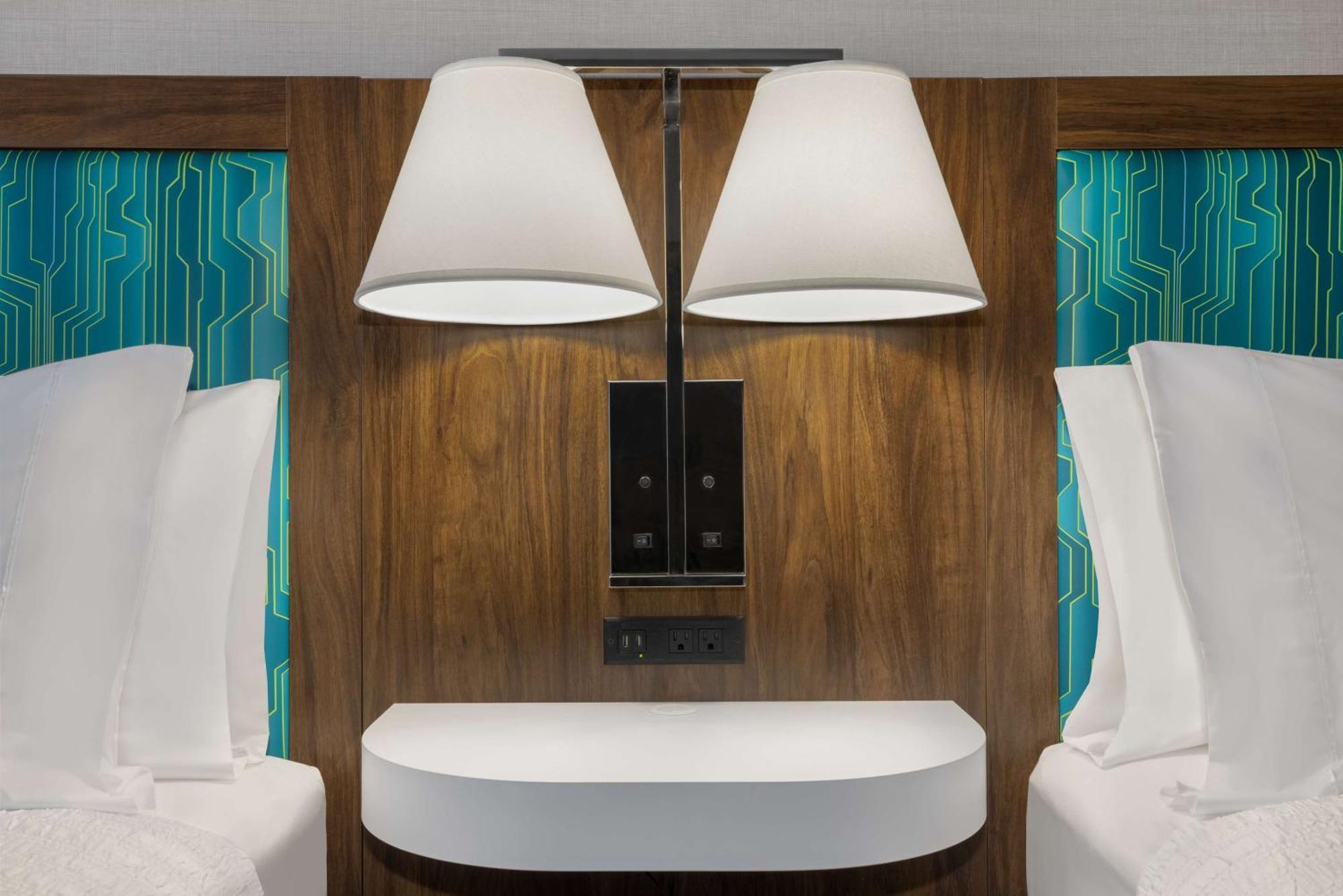 Hampton & By Hilton Downtown 3* Toronto