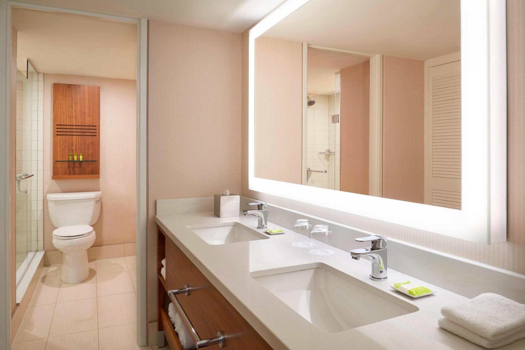 Hotel Delta By Marriott Airport & Conference Centre