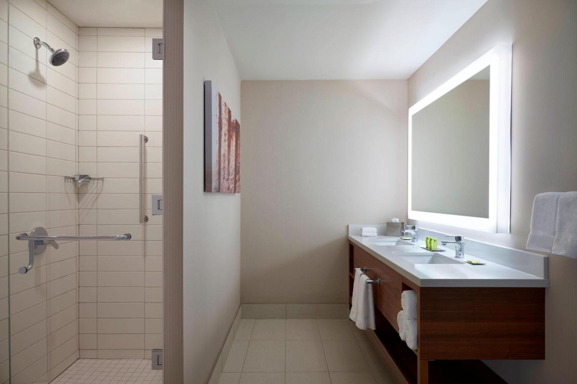 Delta By Marriott Airport & Conference Centre Hotel
