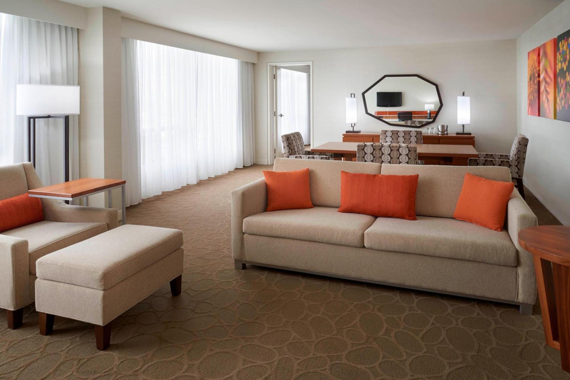 Hotel Delta By Marriott Airport & Conference Centre 4*