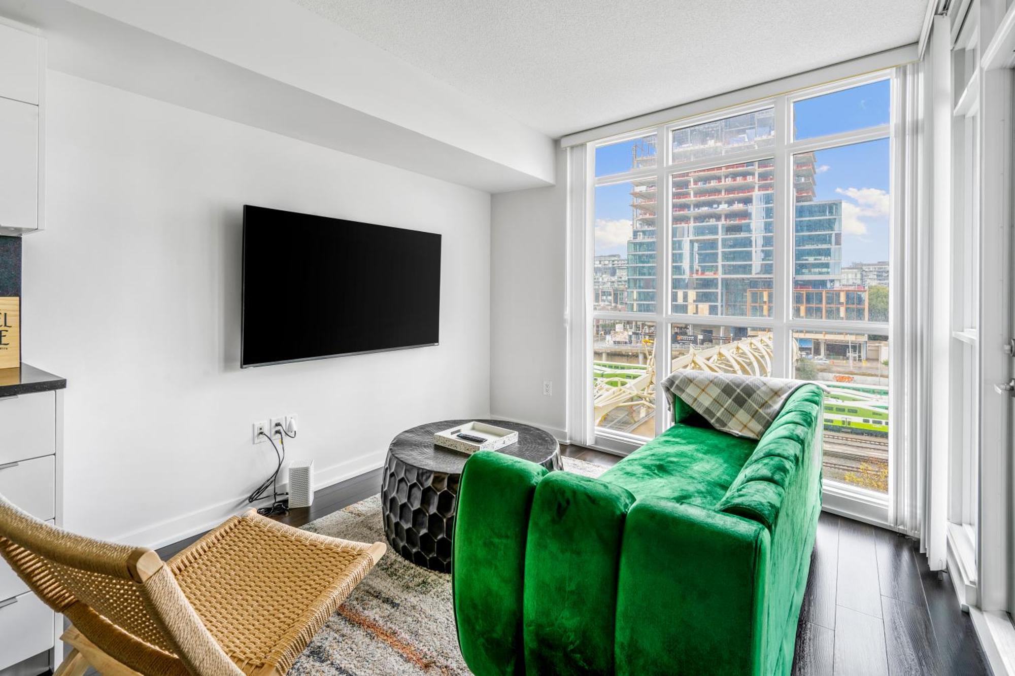 Family Oriented Downtown 2bdrm With Parking & Office Space Toronto