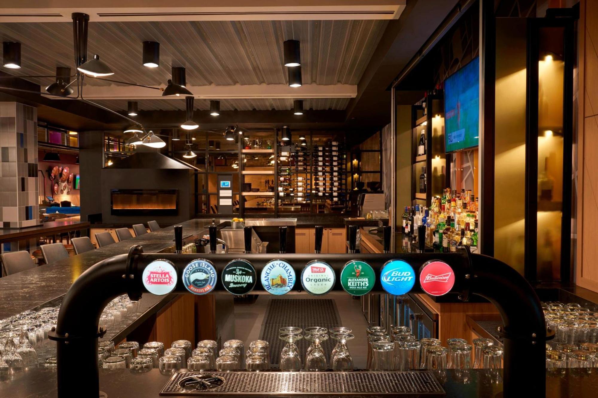 Hotel Delta By Marriott Airport & Conference Centre