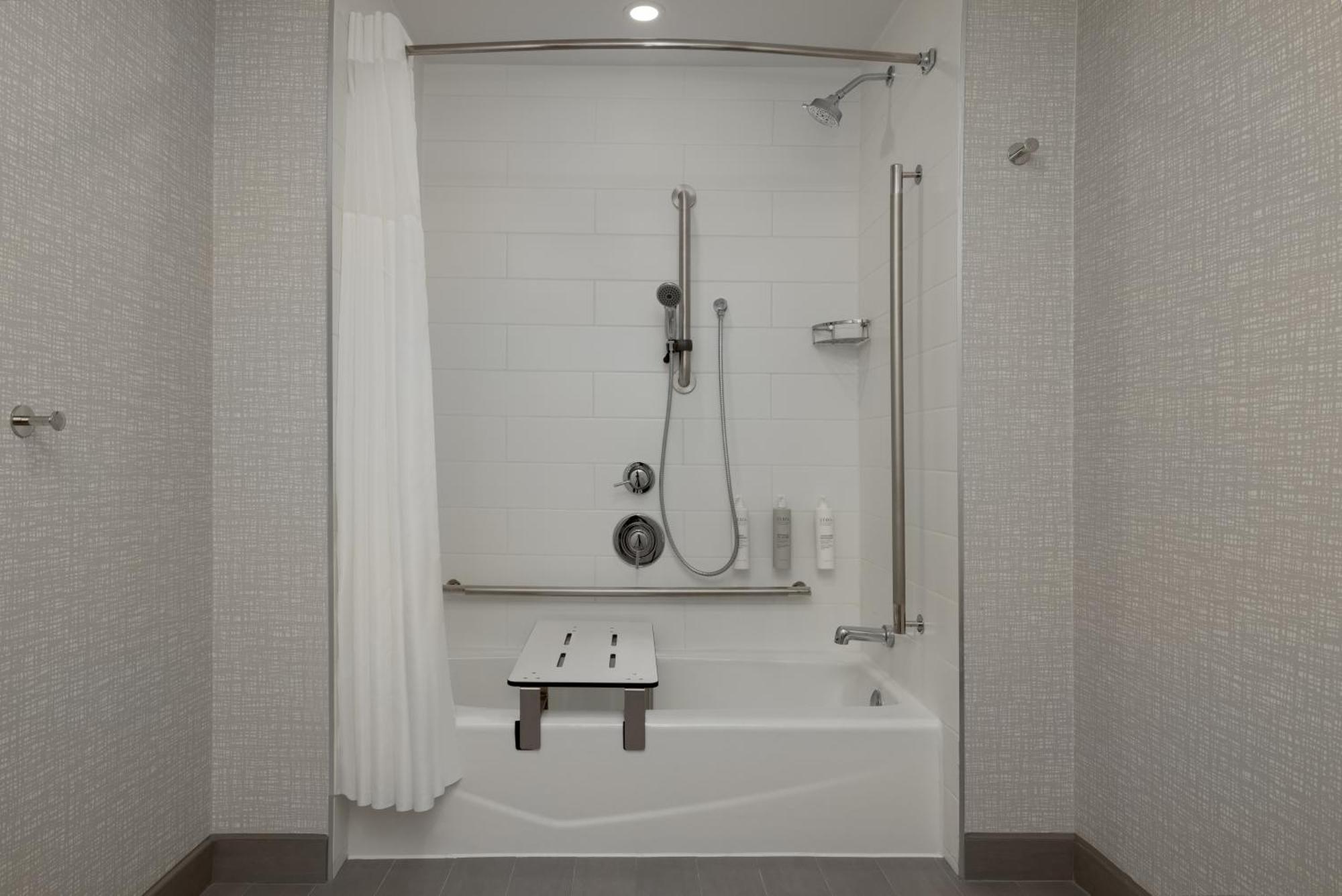 Hampton & By Hilton Downtown Hotel