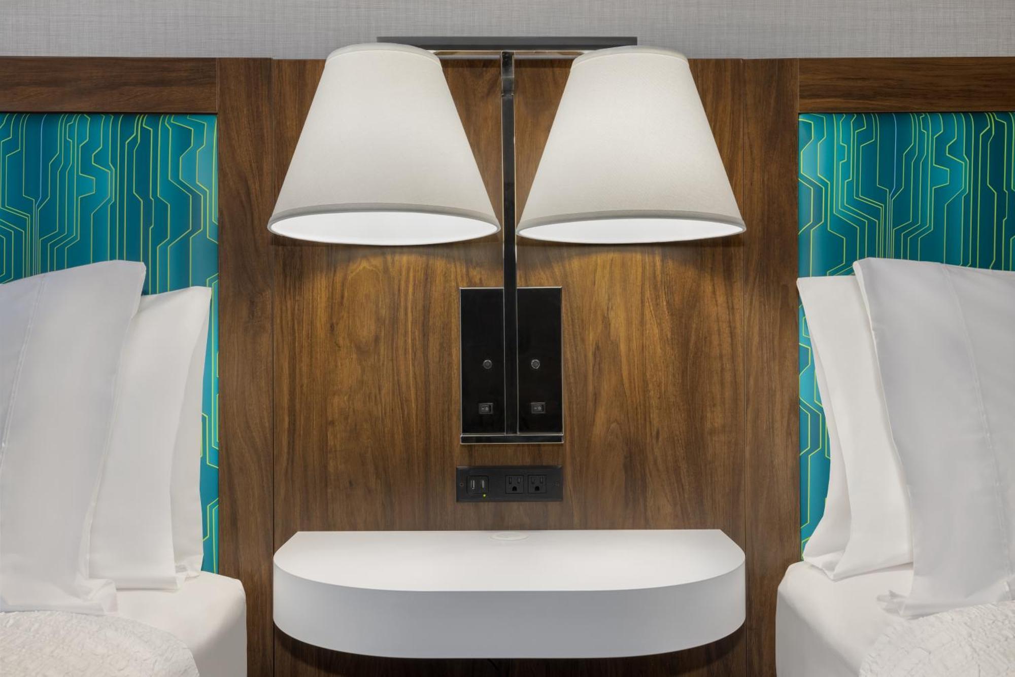 Hotel Hampton & By Hilton Downtown Toronto