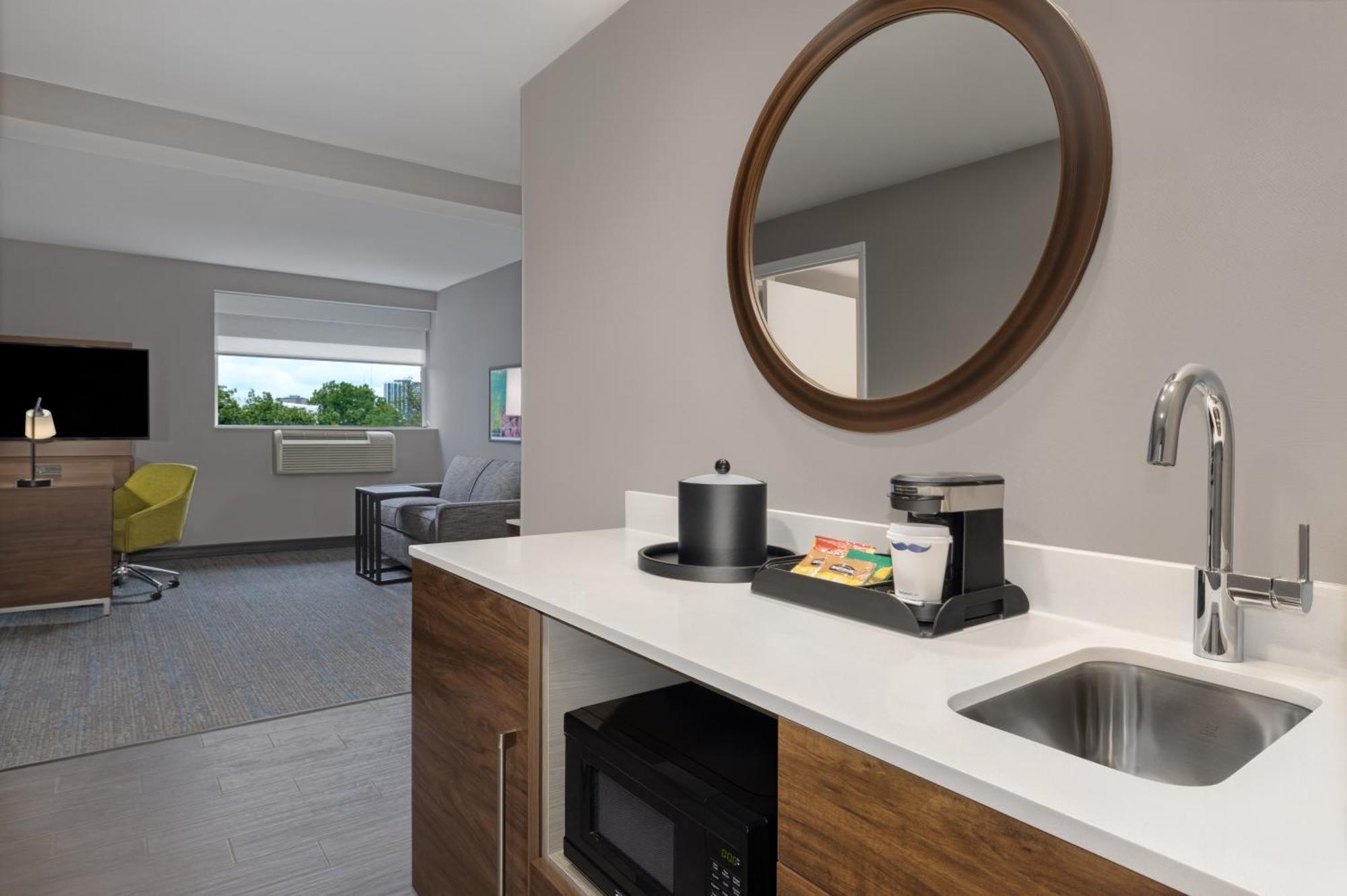 Hampton & By Hilton Downtown 3*