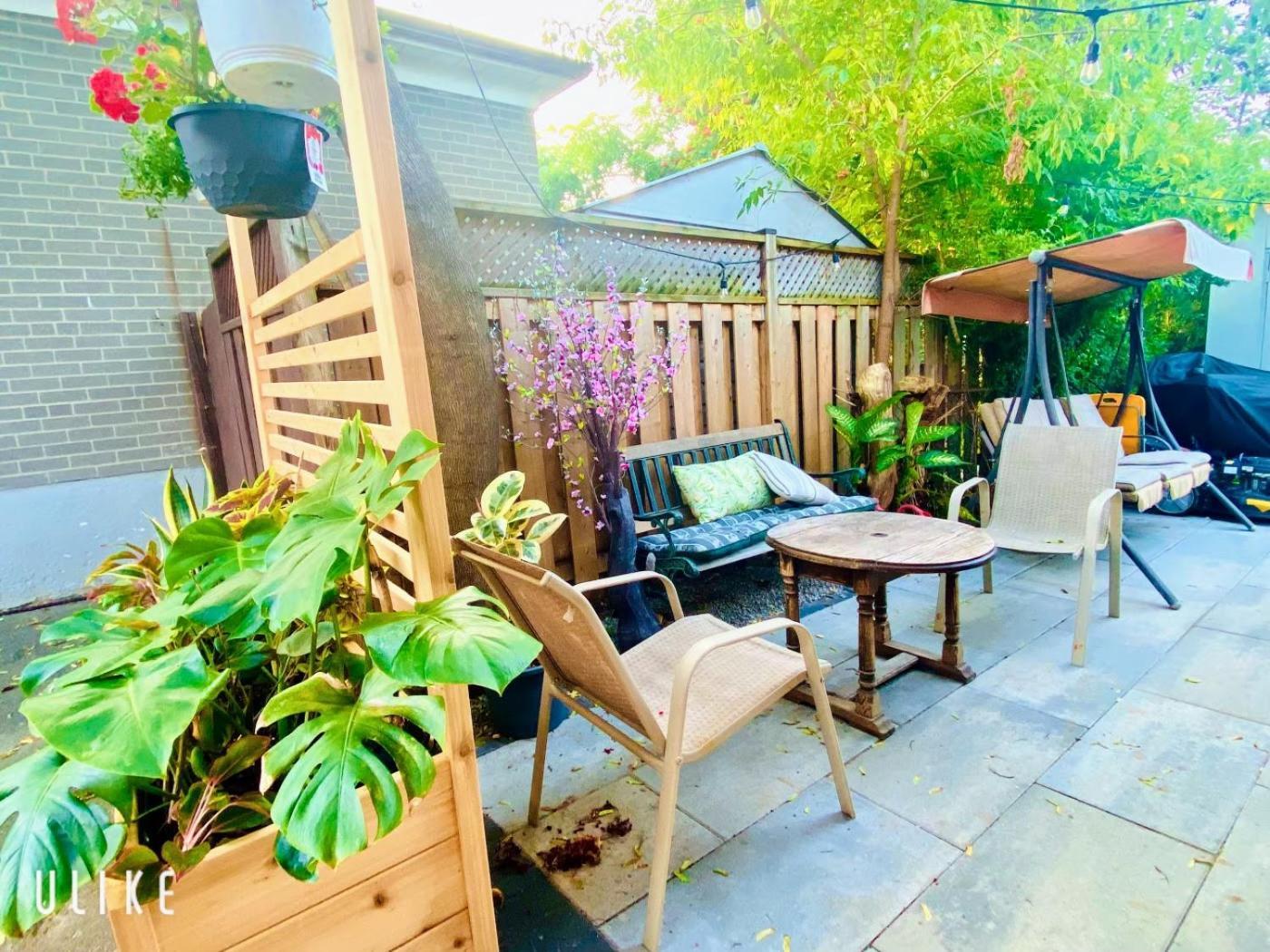 Bed & Breakfast - Free Parking Toronto