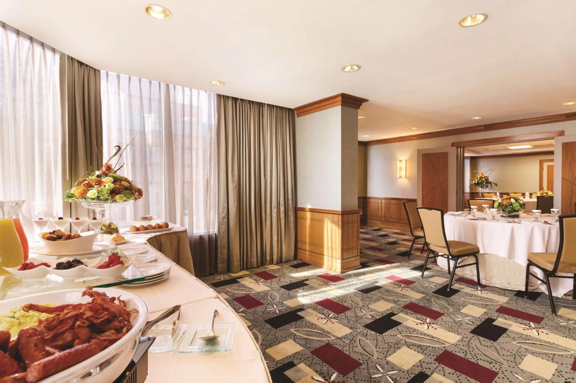 Doubletree By Hilton Downtown Hotel 4*