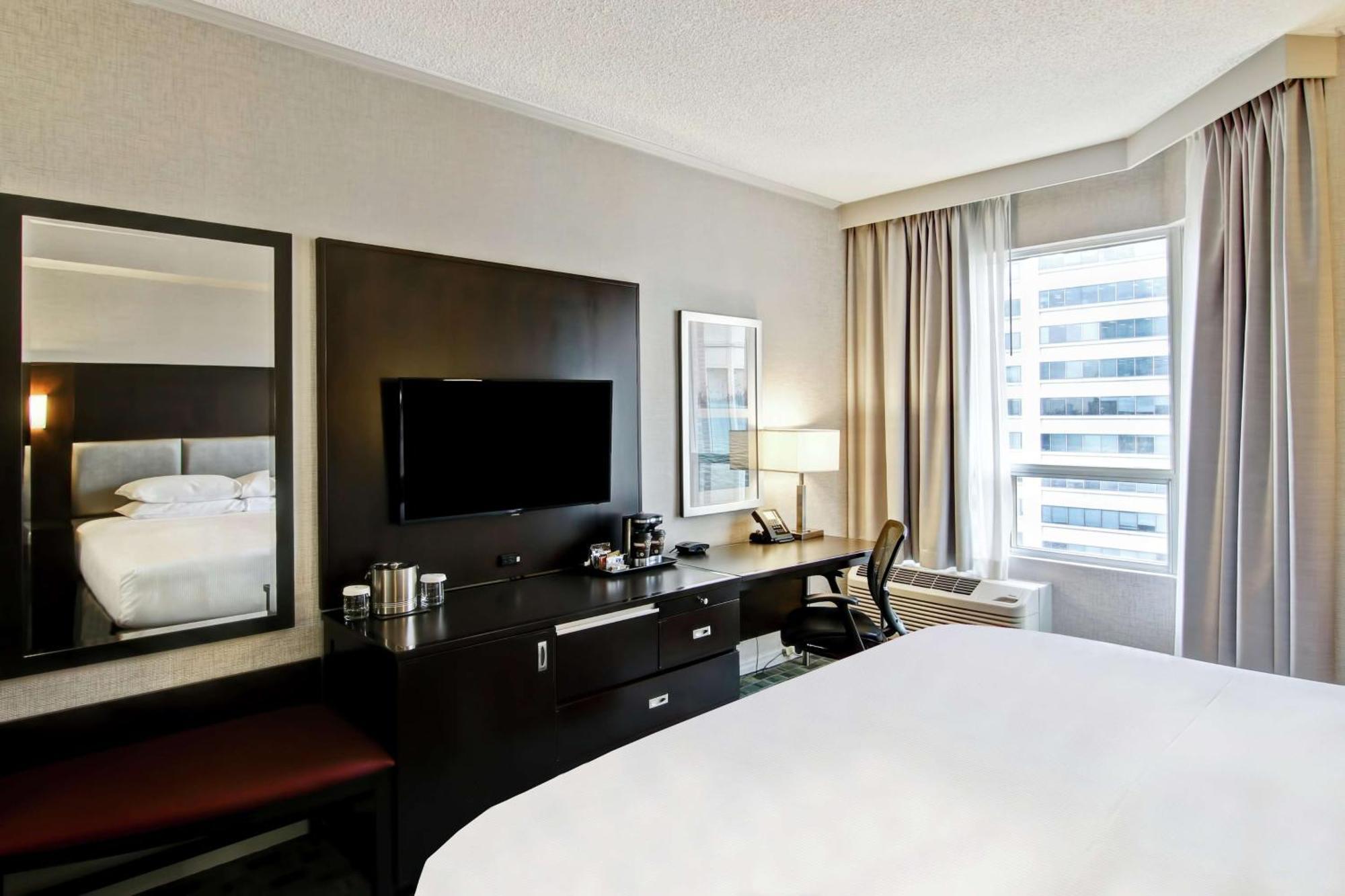 Doubletree By Hilton Downtown Toronto