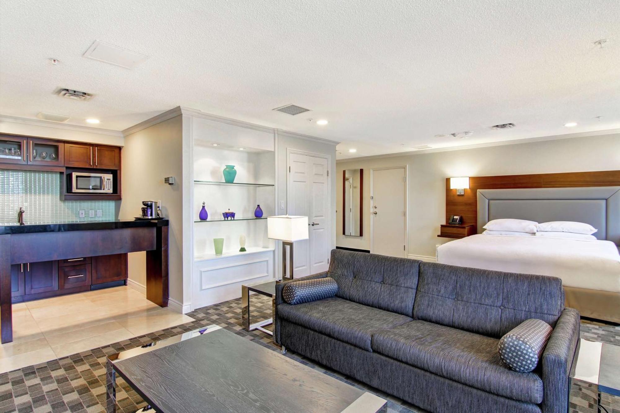 Doubletree By Hilton Downtown Hotel 4*