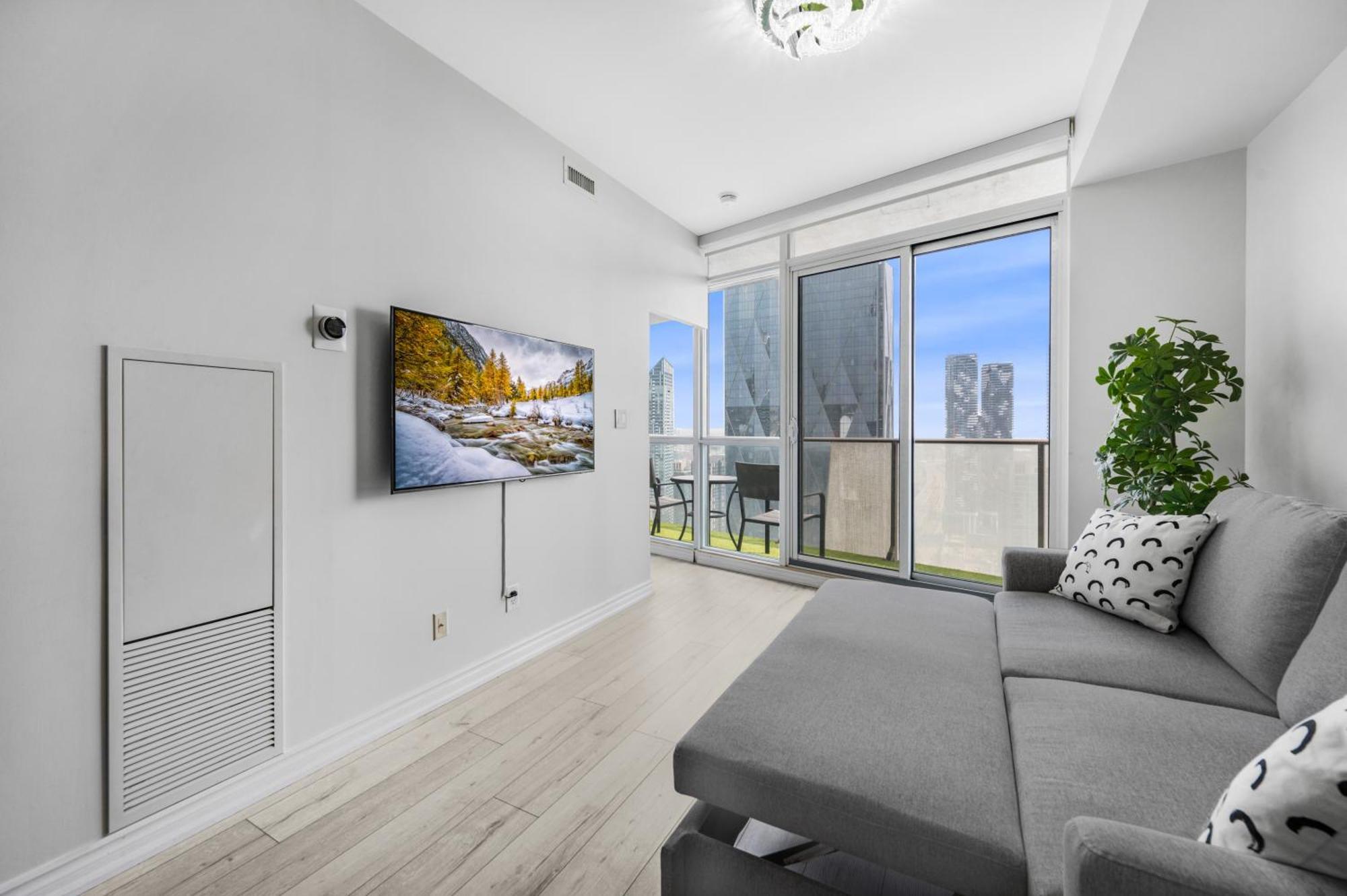 Apartment Luxury Downtown 2 Bedroom With And Views And Free Parking