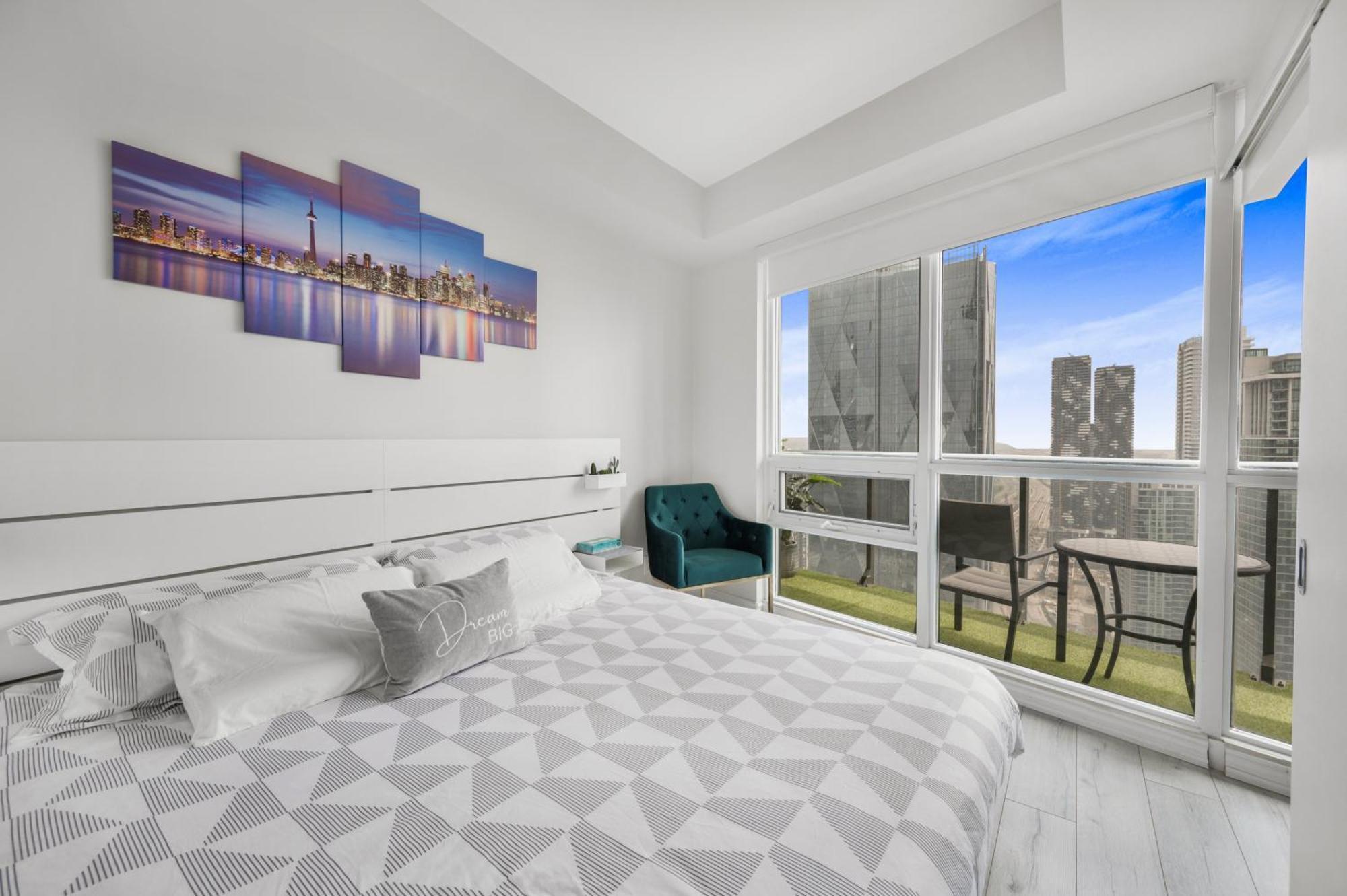 Luxury Downtown 2 Bedroom With And Views And Free Parking * Toronto