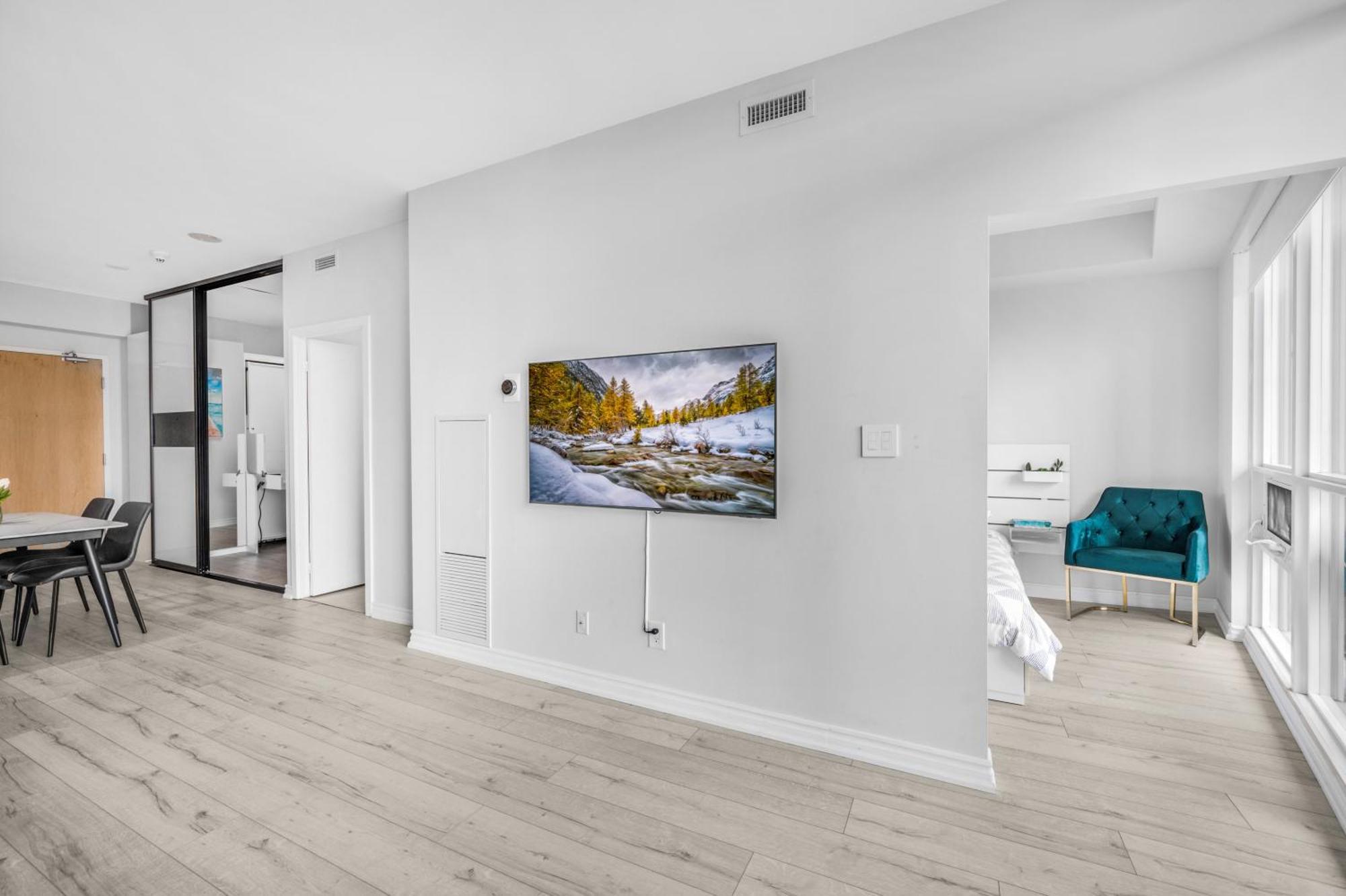 Luxury Downtown 2 Bedroom With And Views And Free Parking Toronto