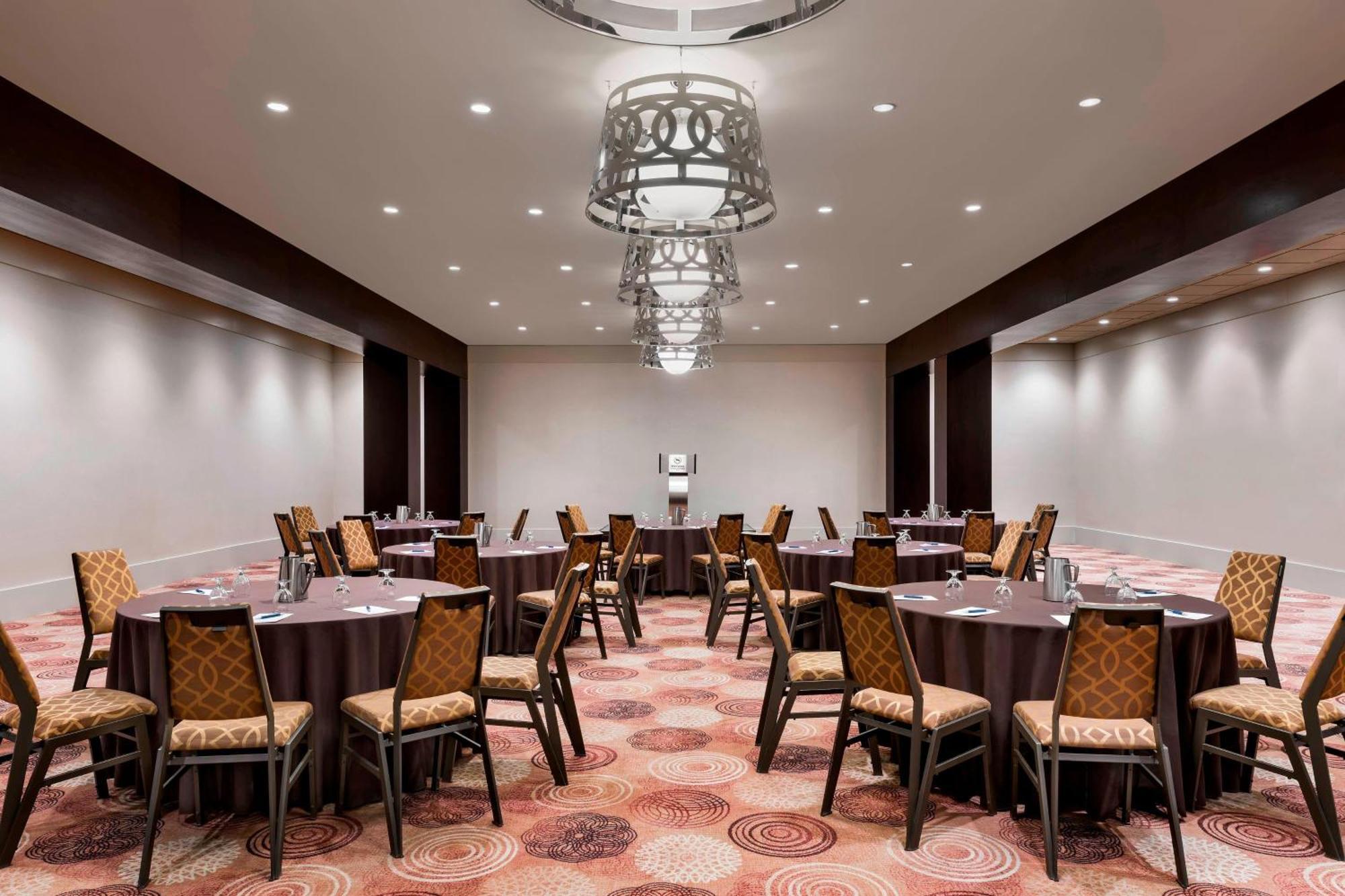 Sheraton Centre 4*
