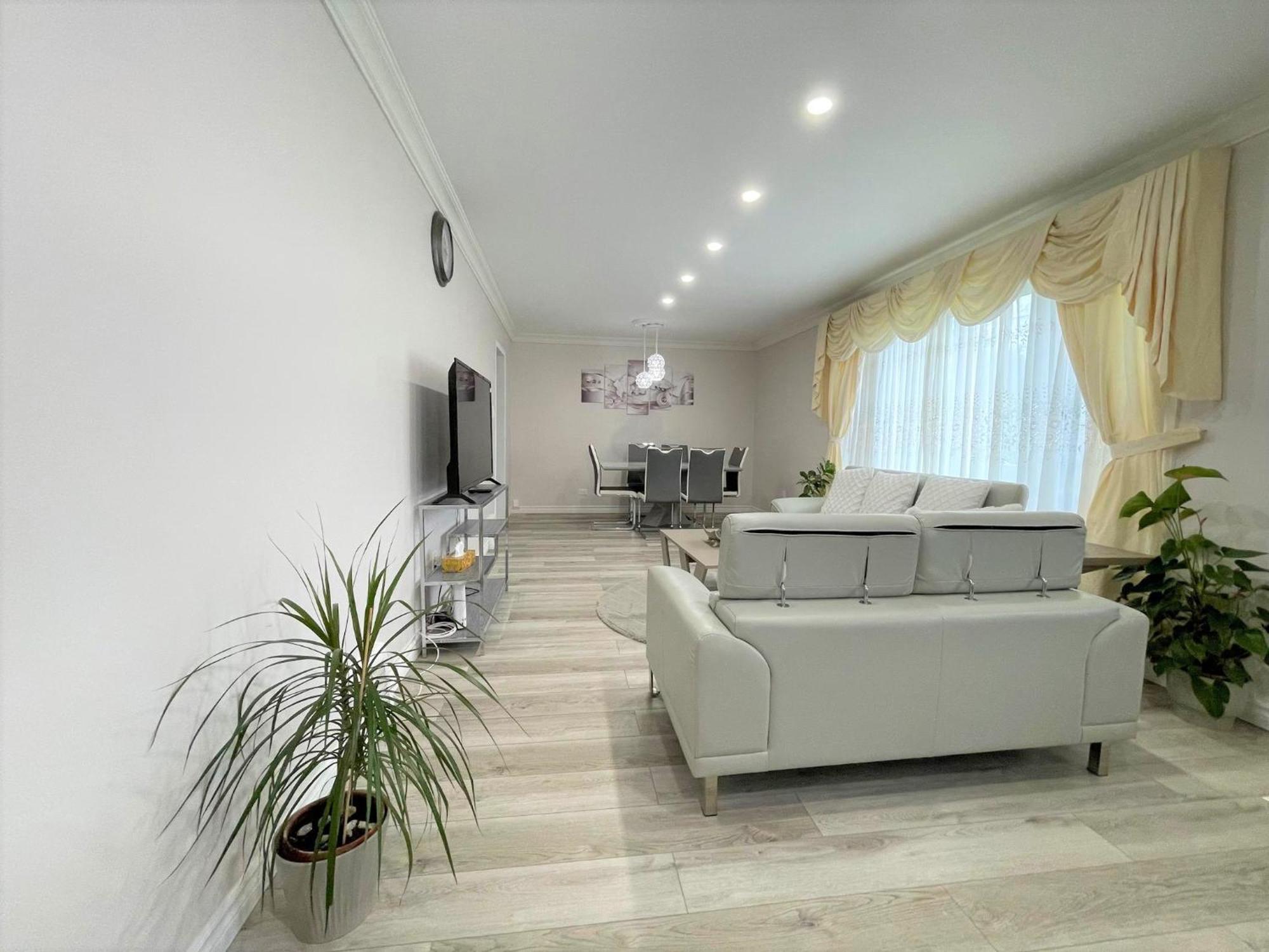Luxurious Cozy House In Bluffs With Lake View * Toronto