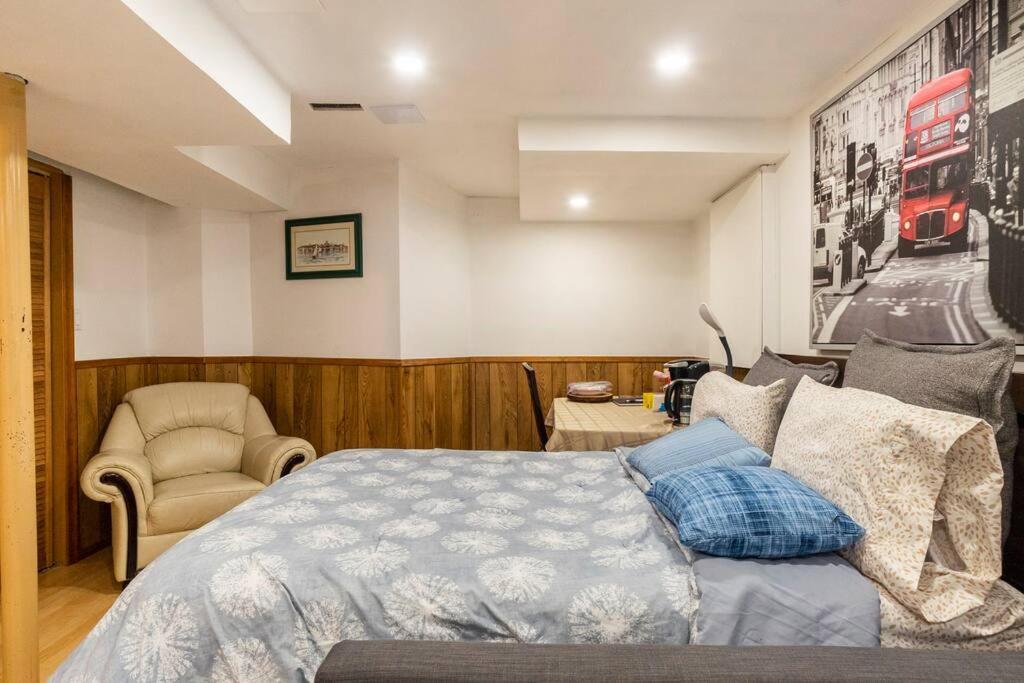 Guest house Big Oasis Studio Near Airport Yyz Toronto