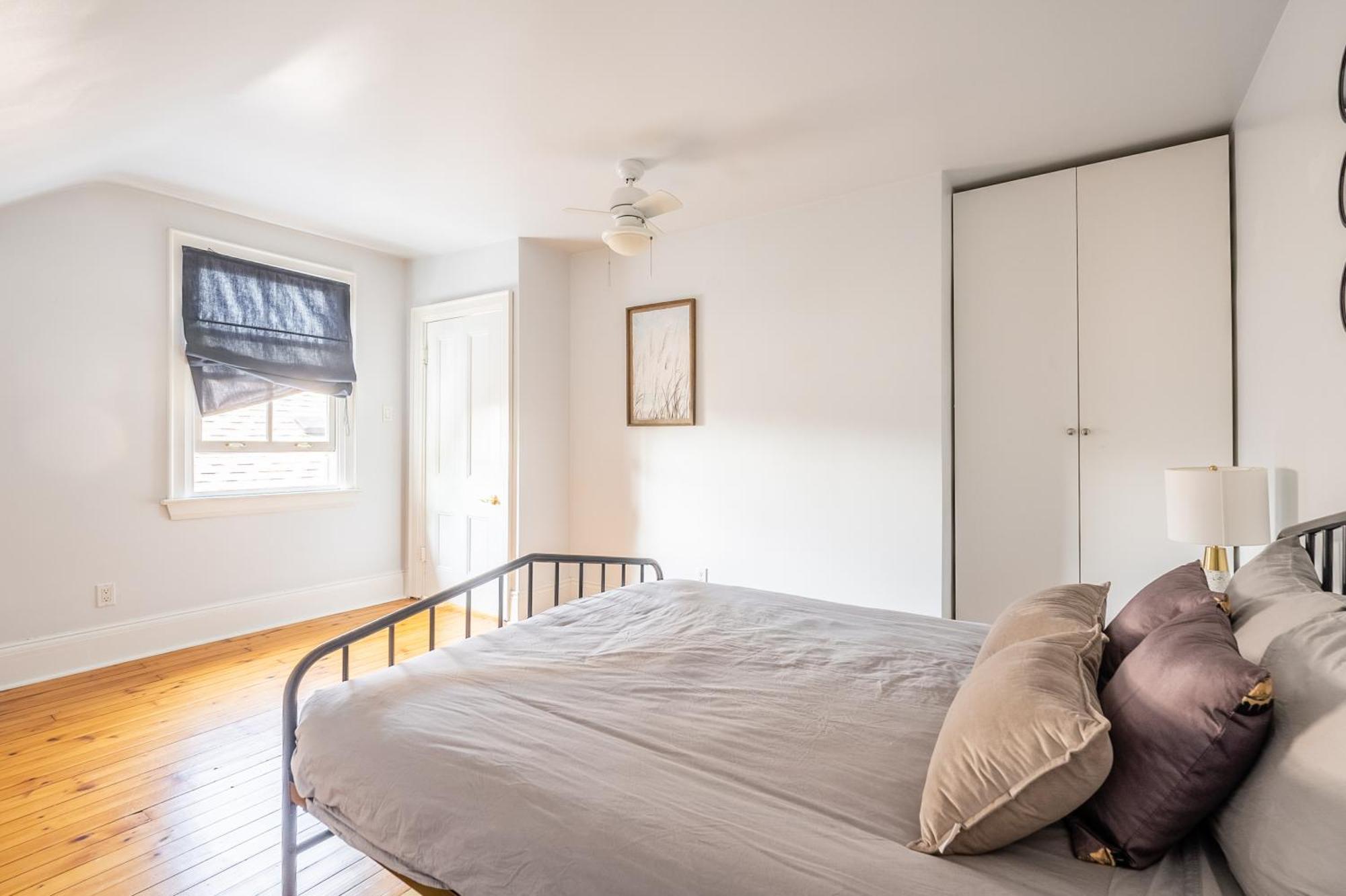 Guest house Cozy 5 Bedroom House In Downtown By Globalstay *