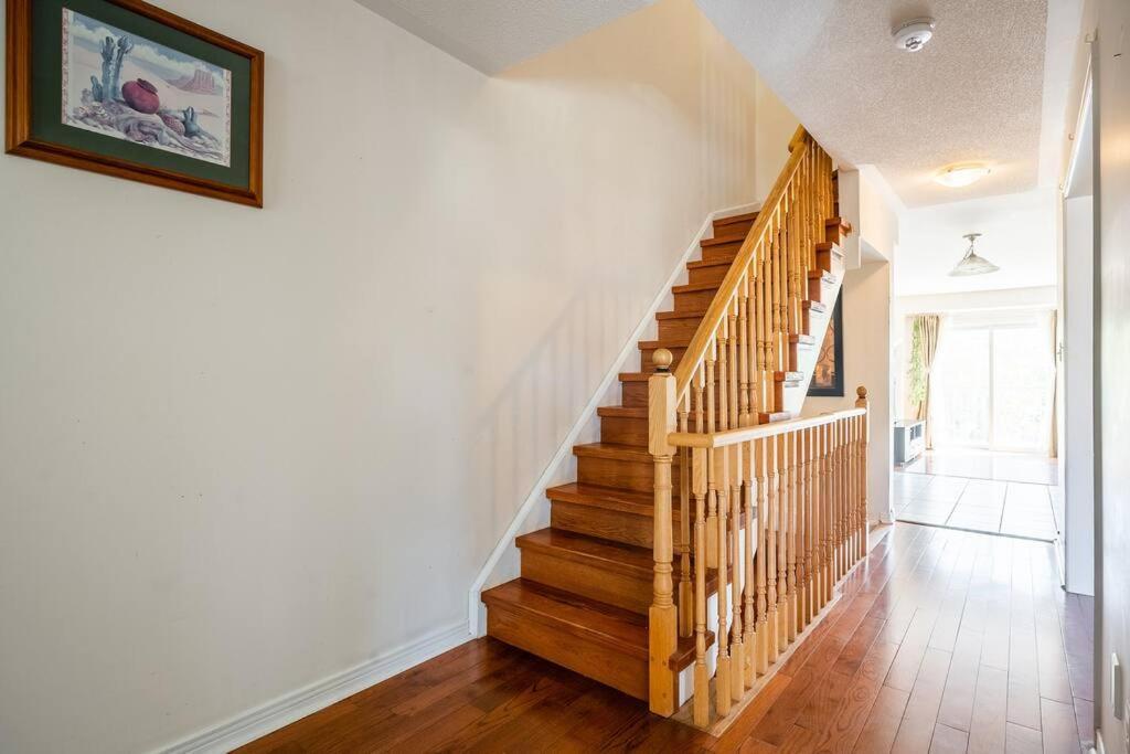 Beautiful Townhouse In Apartment Toronto