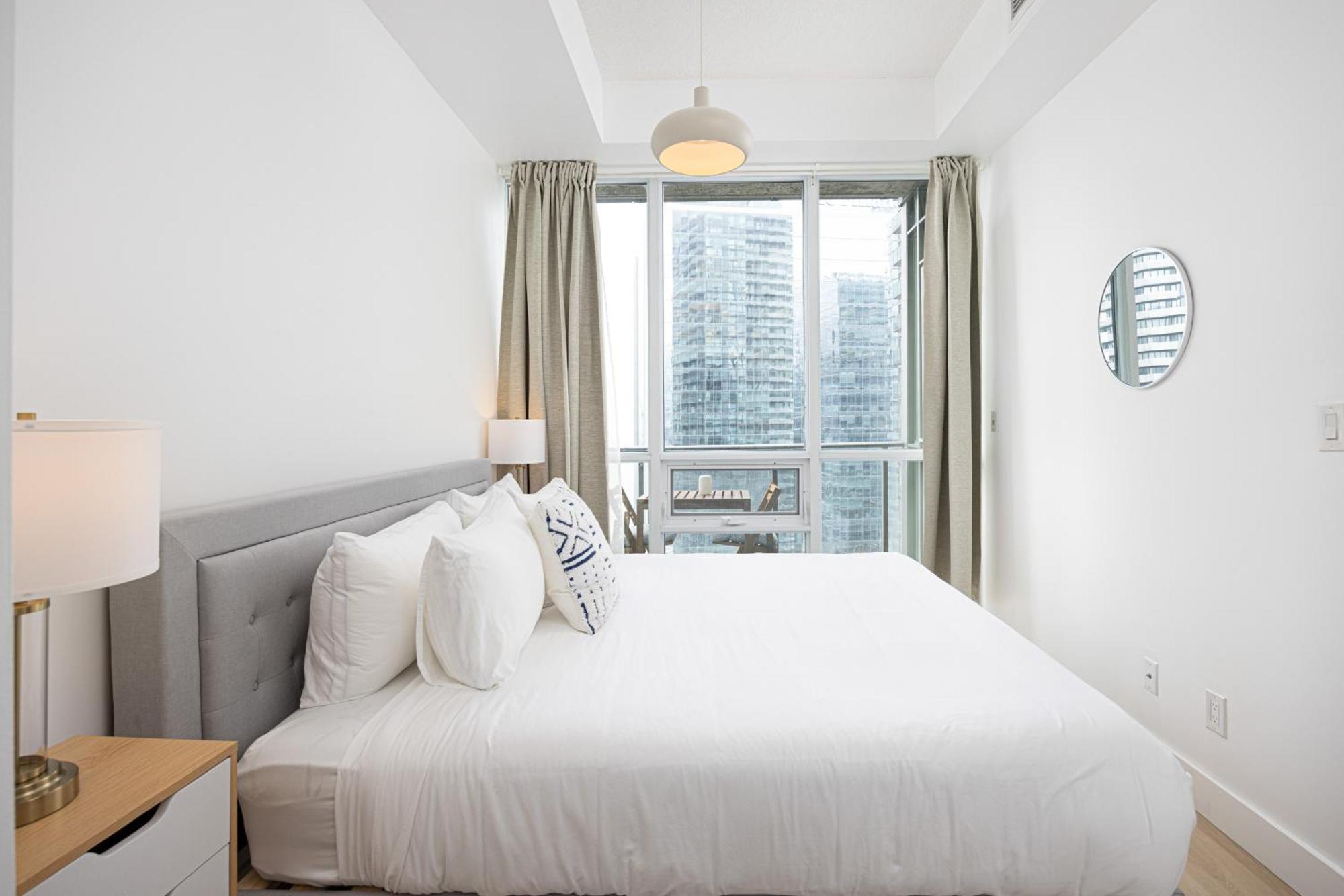 Newly Renovated Cozy Condo/union Station Homestay Toronto