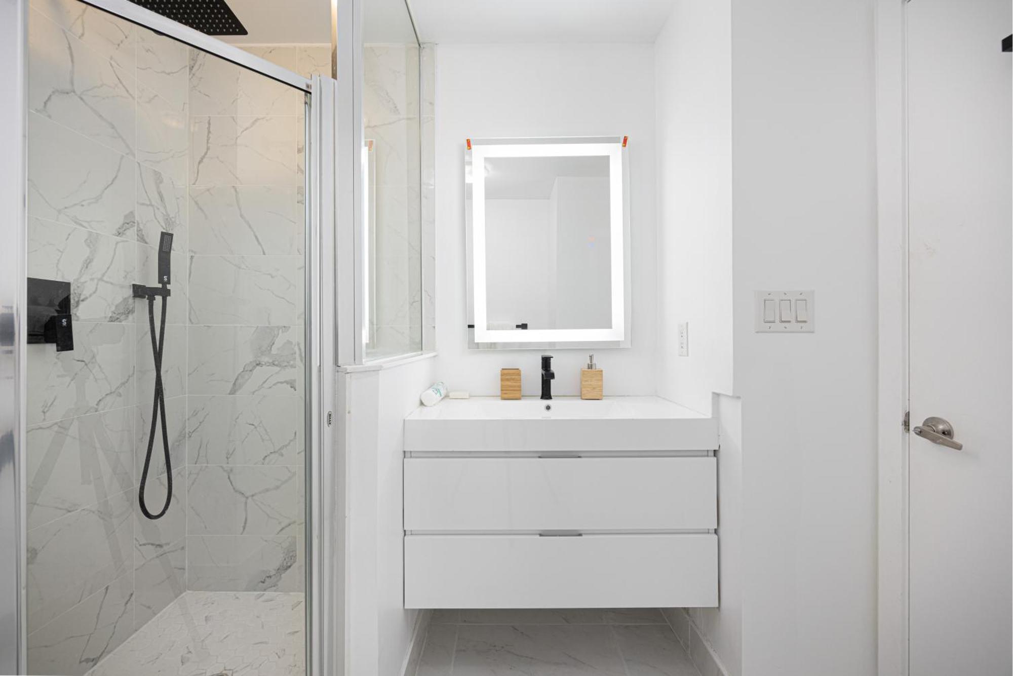 Newly Renovated Cozy Condo/union Station Homestay
