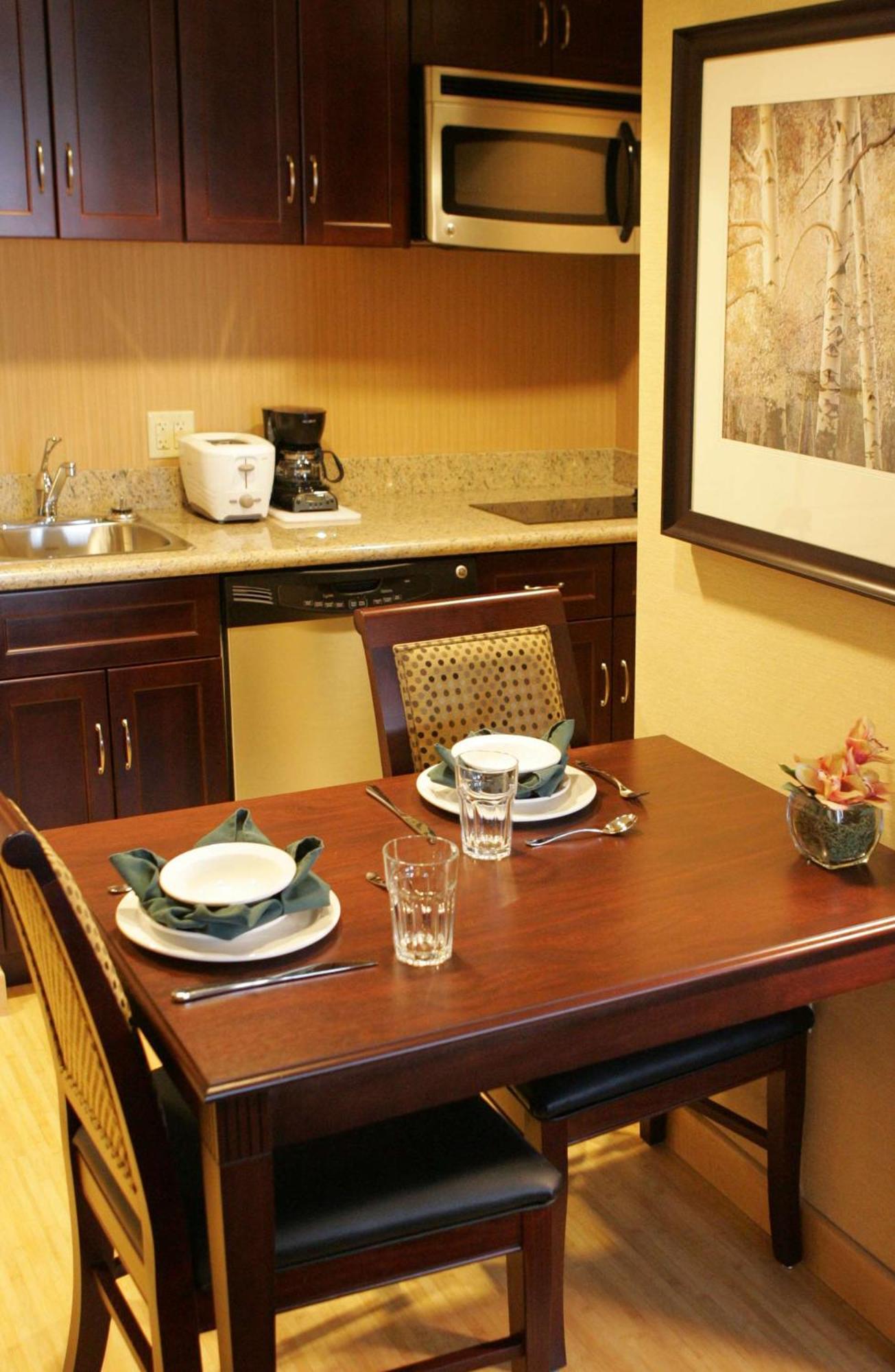 Homewood By Hilton Airport Corporate Centre 3*