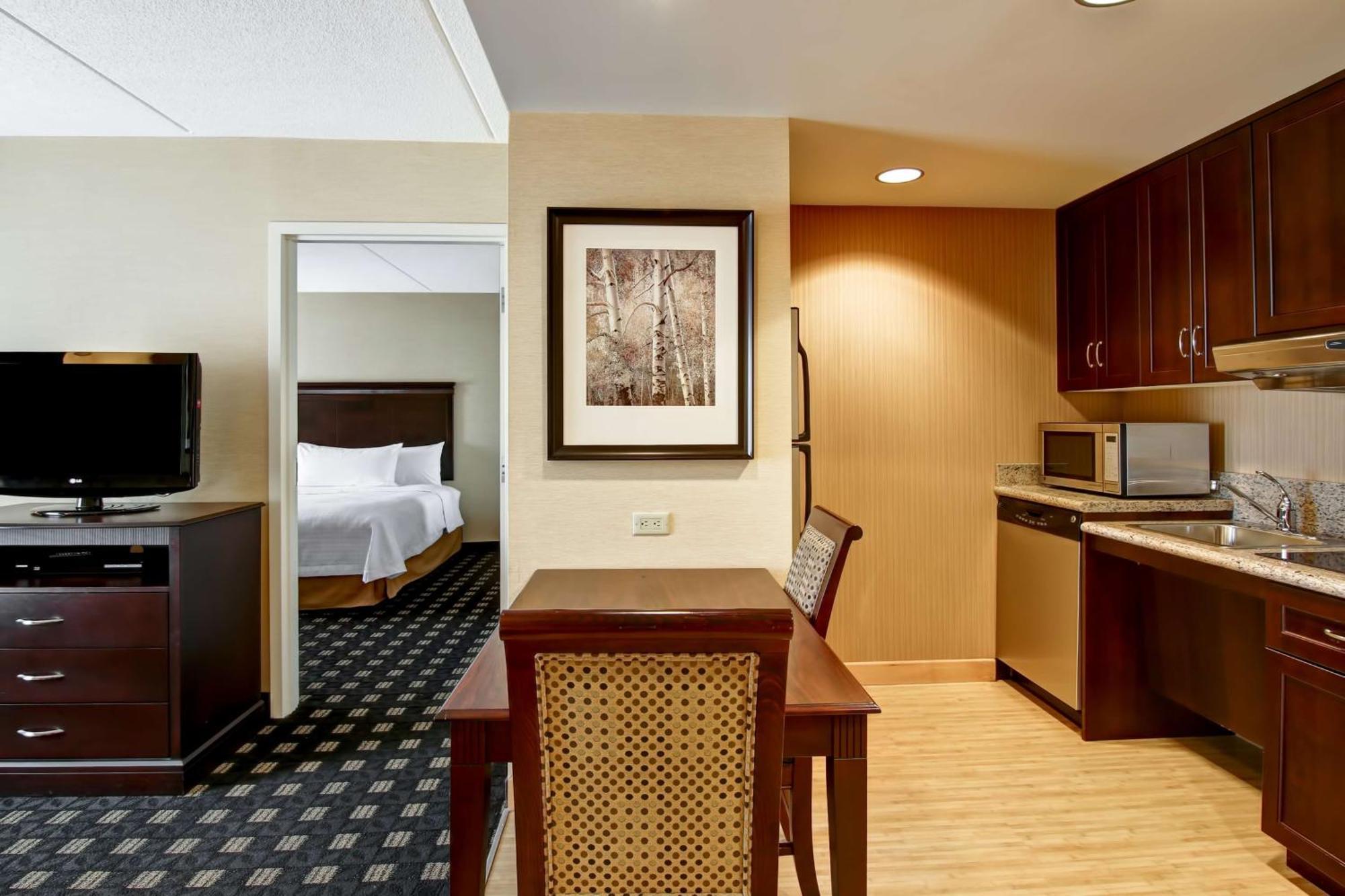 Hotel Homewood By Hilton Airport Corporate Centre