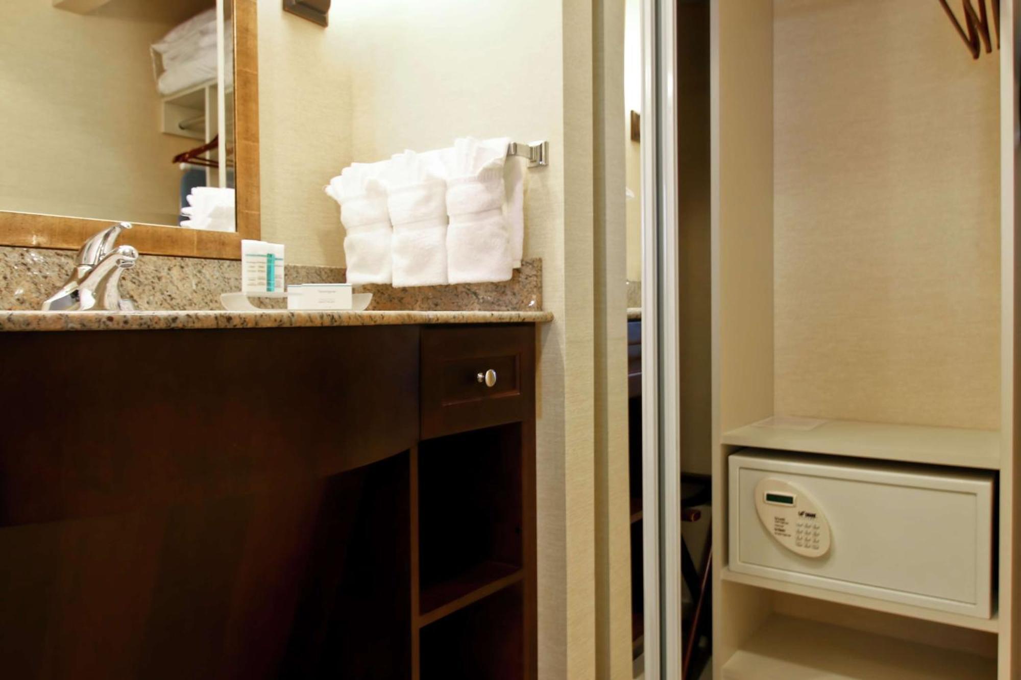 Homewood By Hilton Airport Corporate Centre Toronto