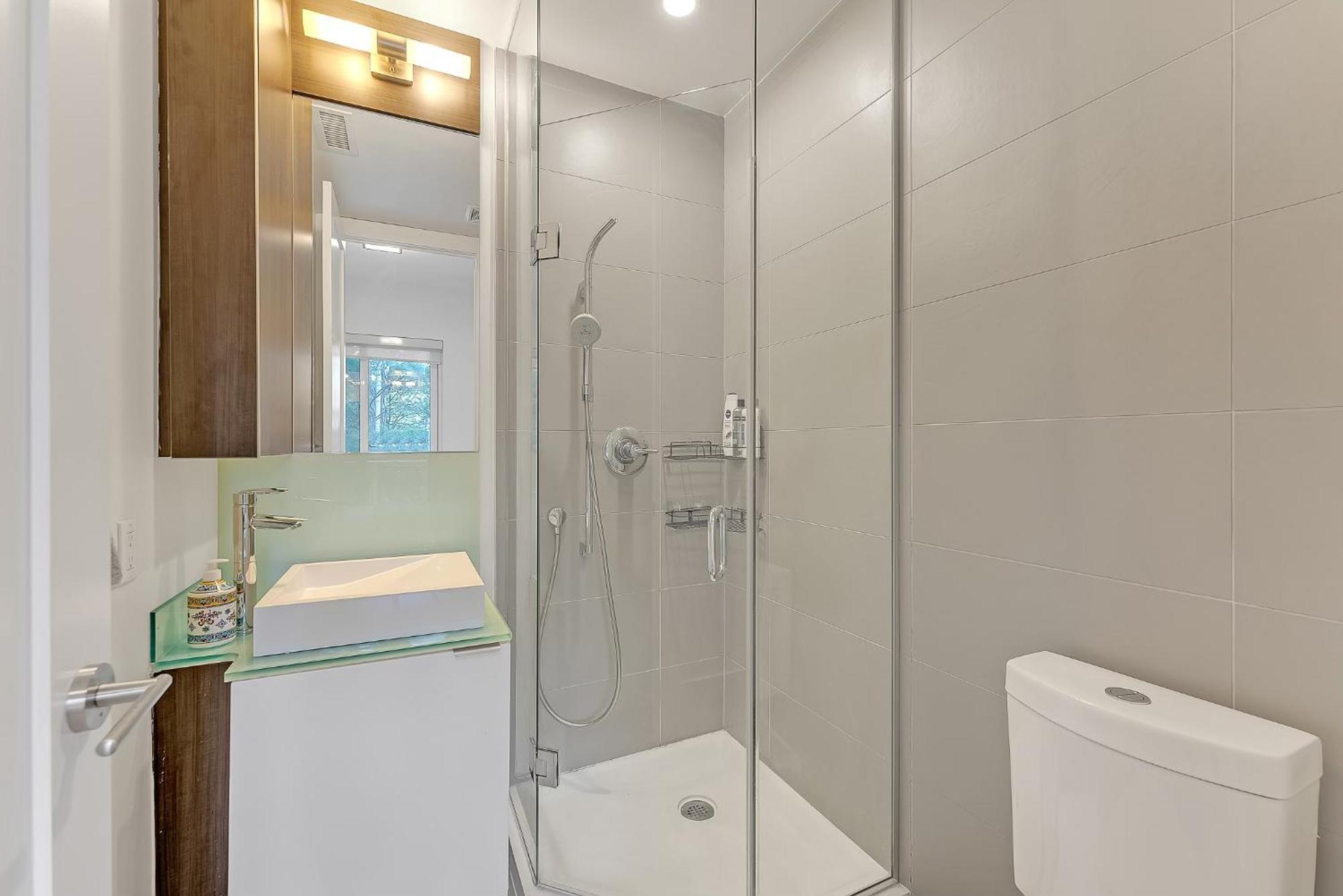 2br 2bth Apt-rogers Center-cn Tower-free Parking Apartment Toronto