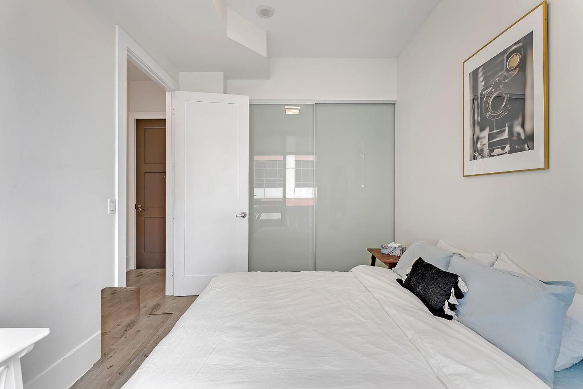 2br 2bth Apt-rogers Center-cn Tower-free Parking