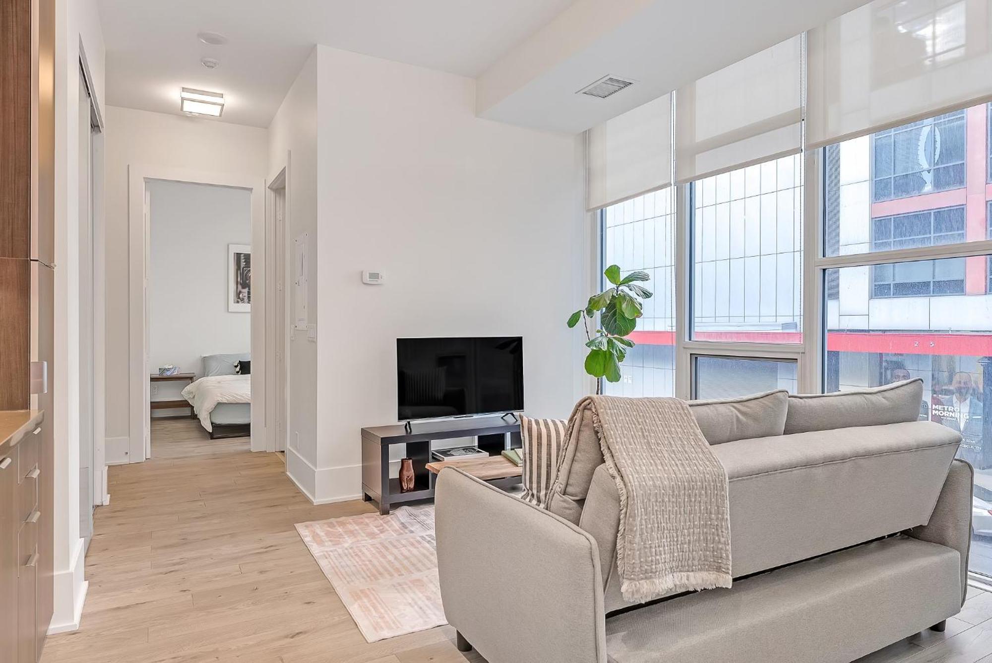 Apartment 2br 2bth Apt-rogers Center-cn Tower-free Parking *