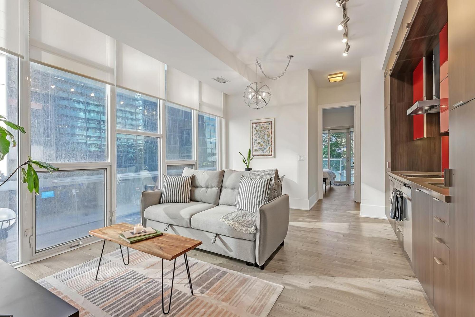2br 2bth Apt-rogers Center-cn Tower-free Parking Apartment *