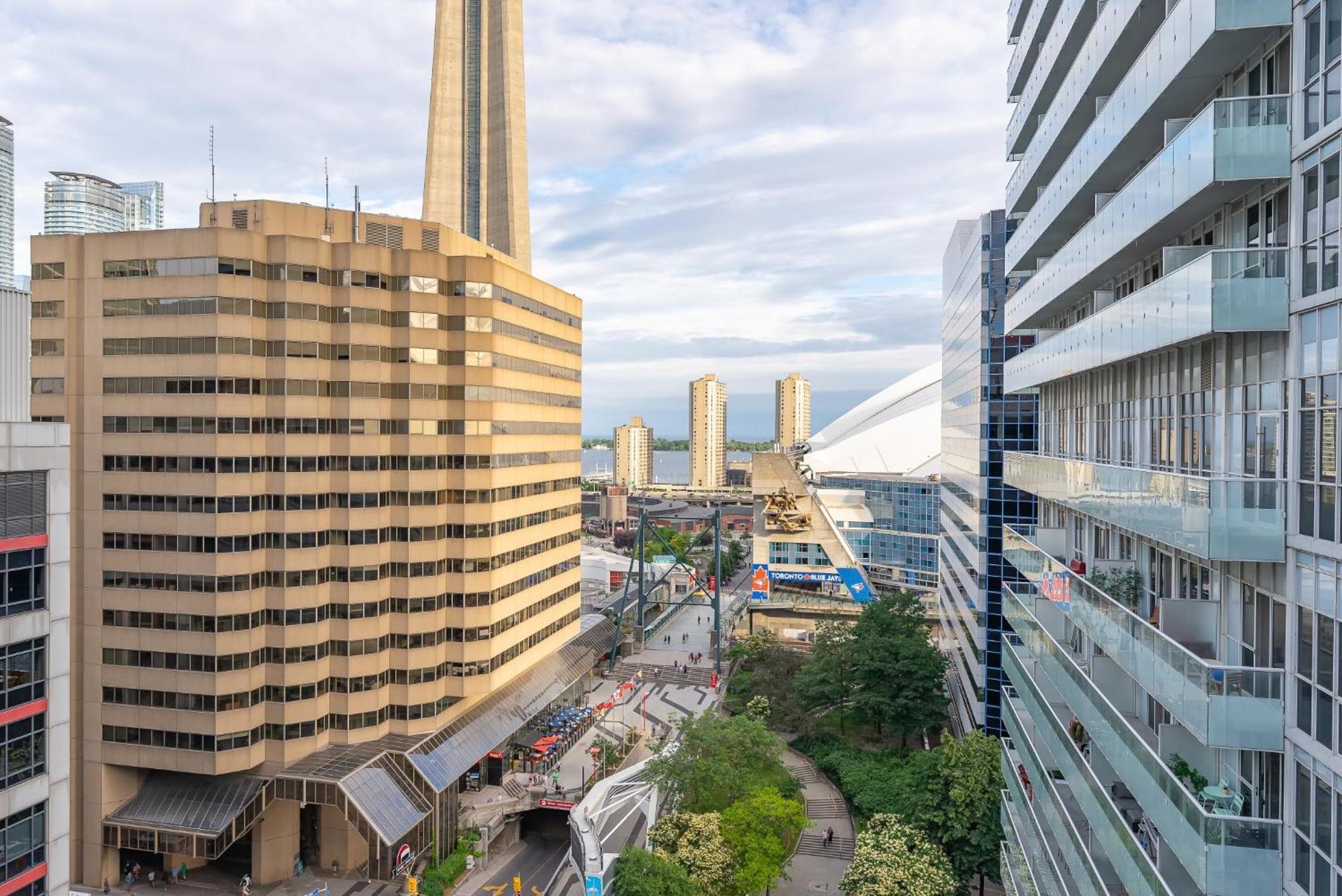 Apartment 2br 2bth Apt-rogers Center-cn Tower-free Parking