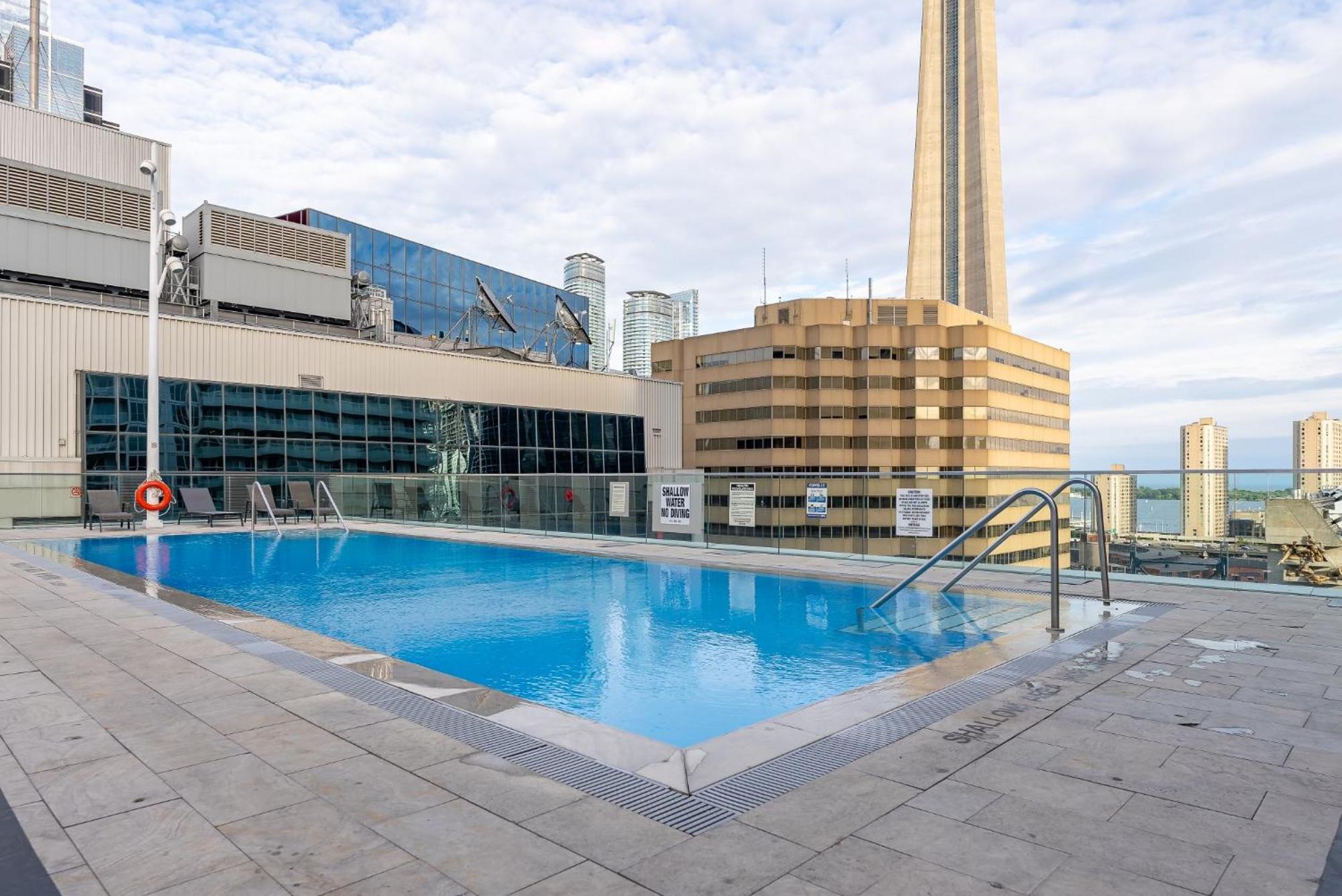 2br 2bth Apt-rogers Center-cn Tower-free Parking Apartment *