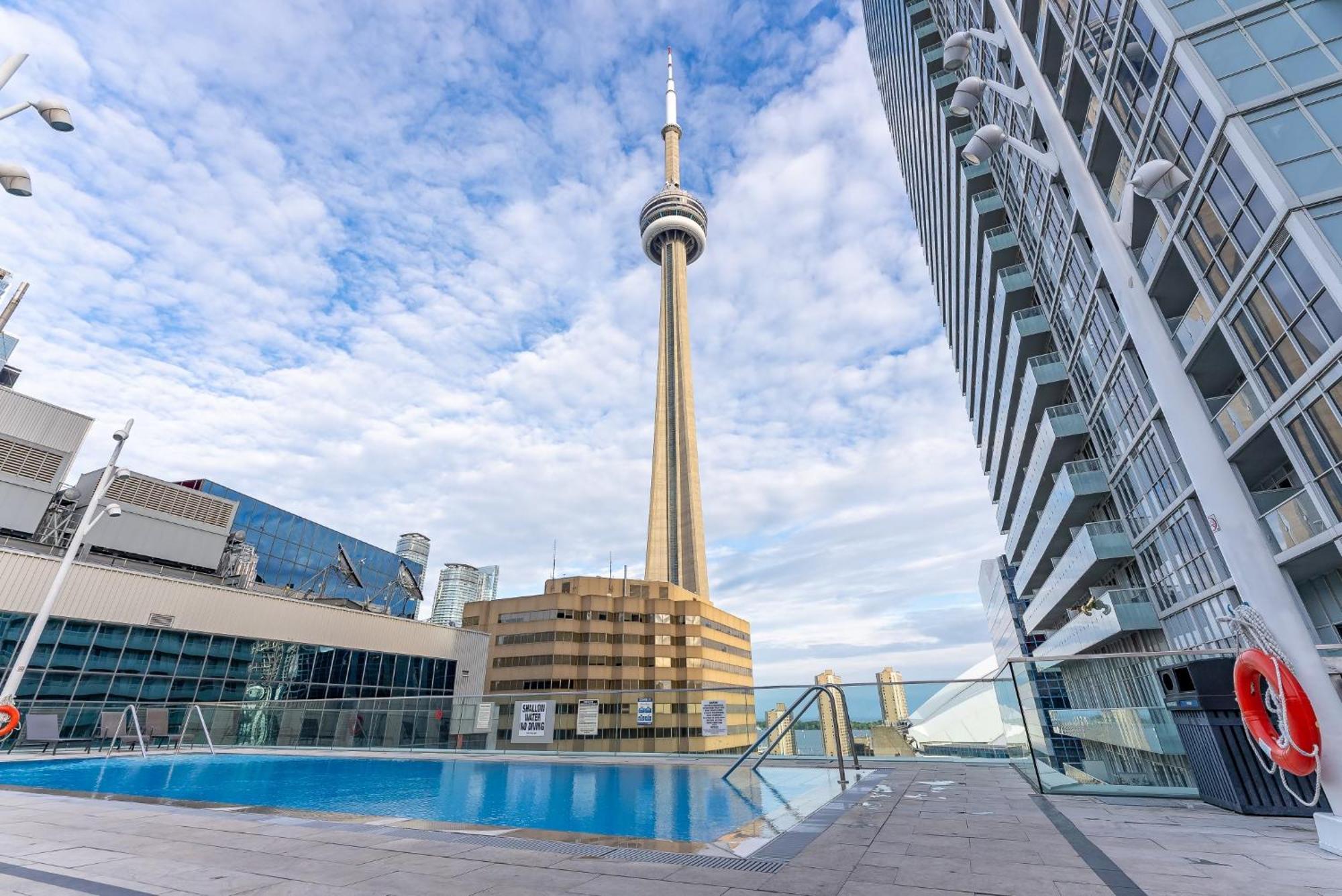 Apartment 2br 2bth Apt-rogers Center-cn Tower-free Parking *