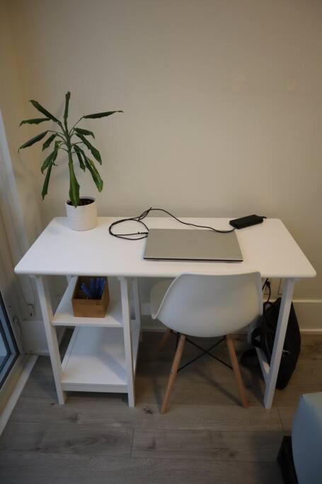 2br 2bth Apt-rogers Center-cn Tower-free Parking *