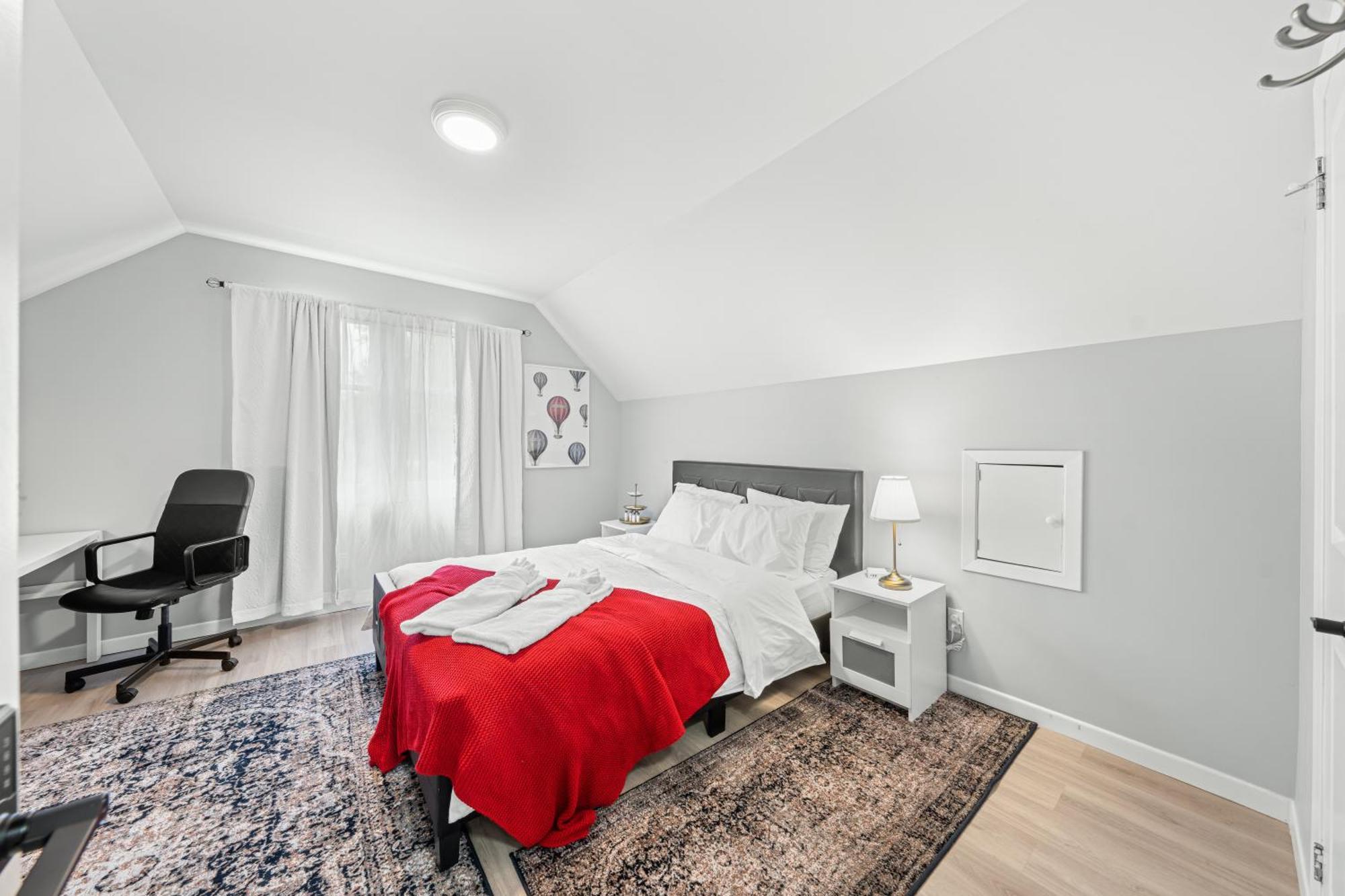 Homestay Close To Mall With Private Toilet, Free Wi-fi And Parking
